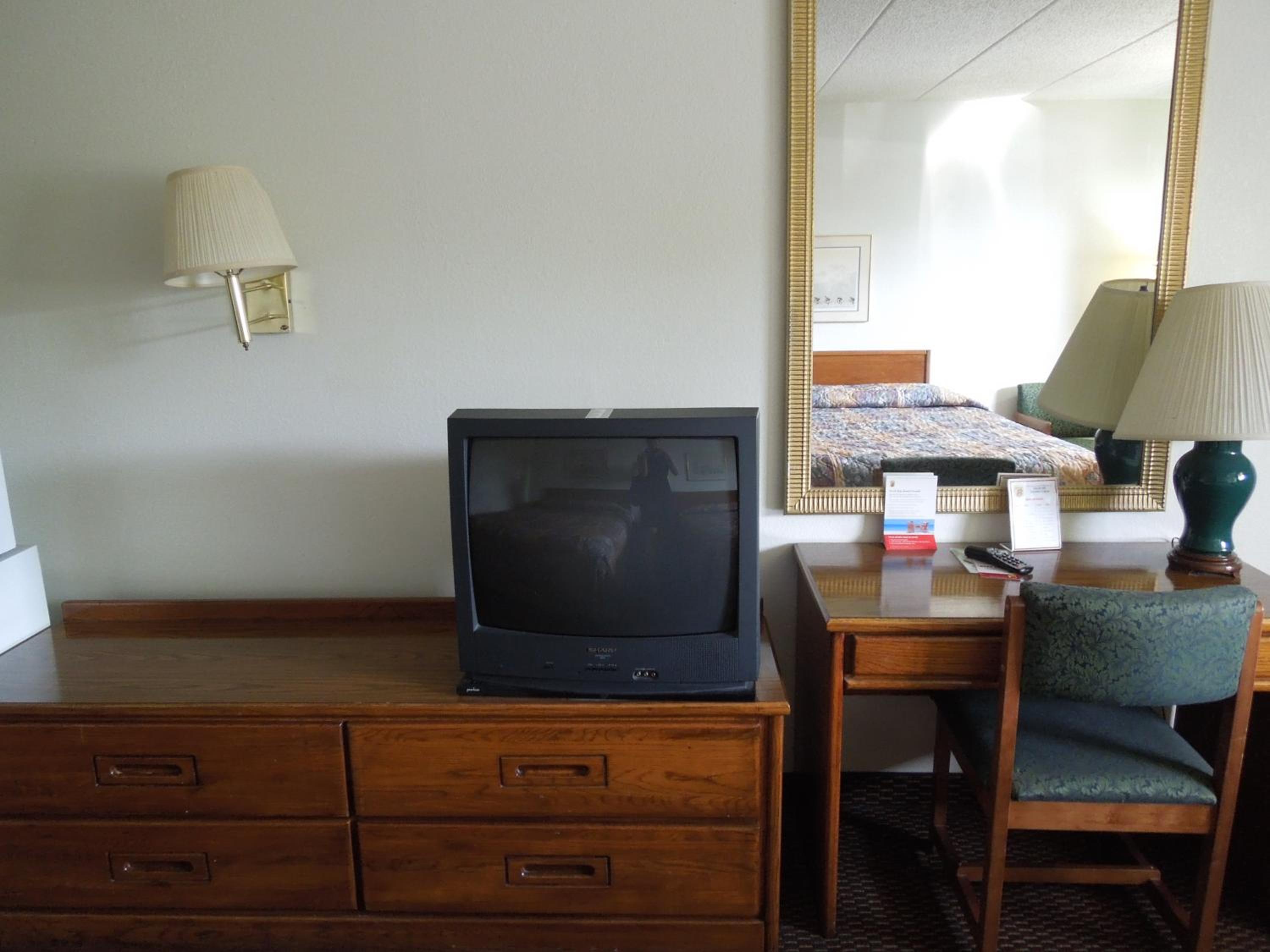Double Room with Two Double Beds - Non-Smoking - Photo 2