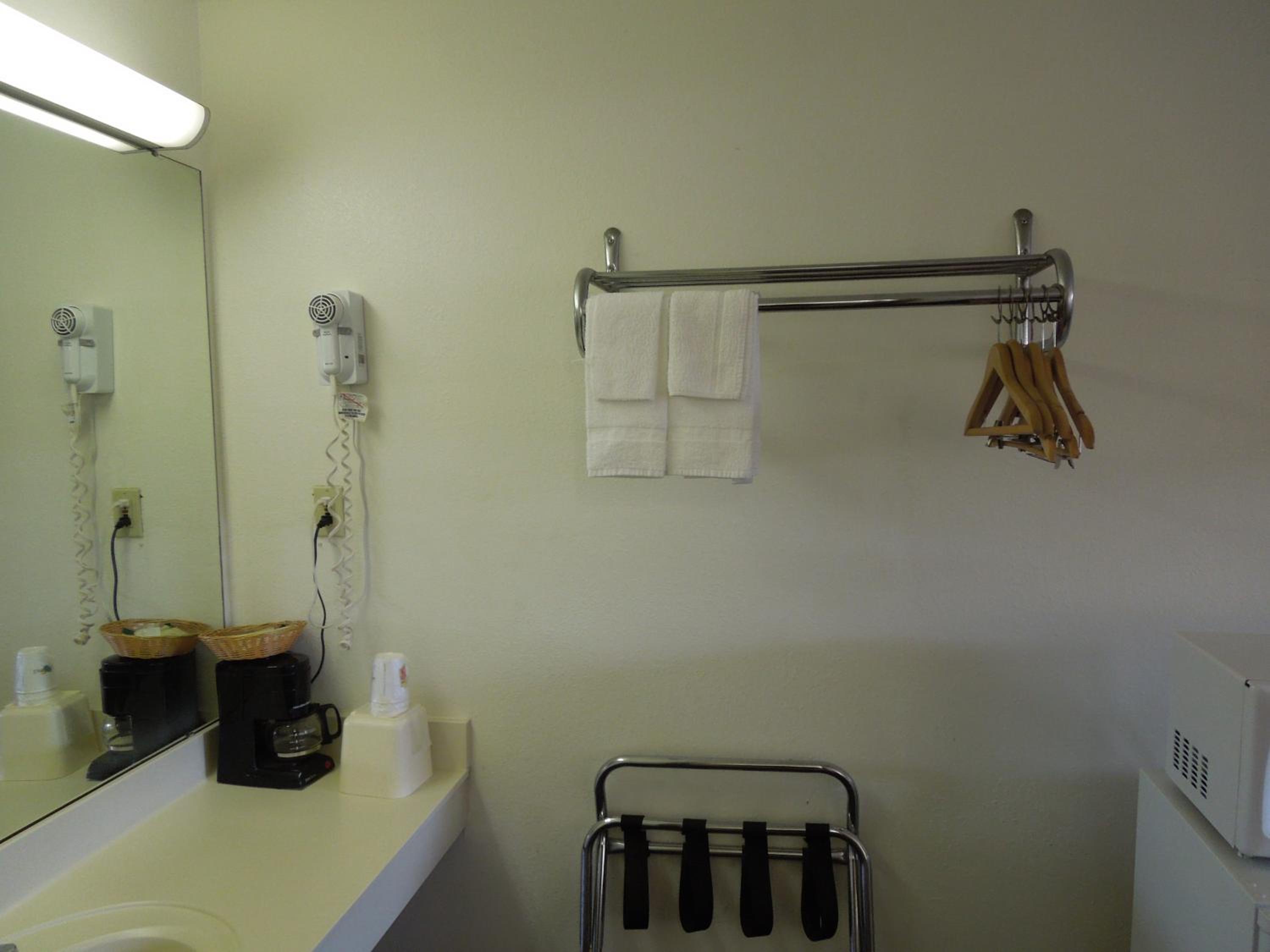 King Room - Non-Smoking - Photo 3