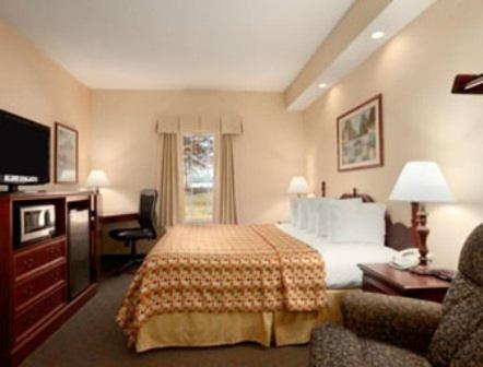 King Suite - Non-Smoking - Photo 1
