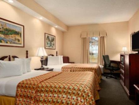 Double Room with Two Double Beds - Non-Smoking - Photo 2