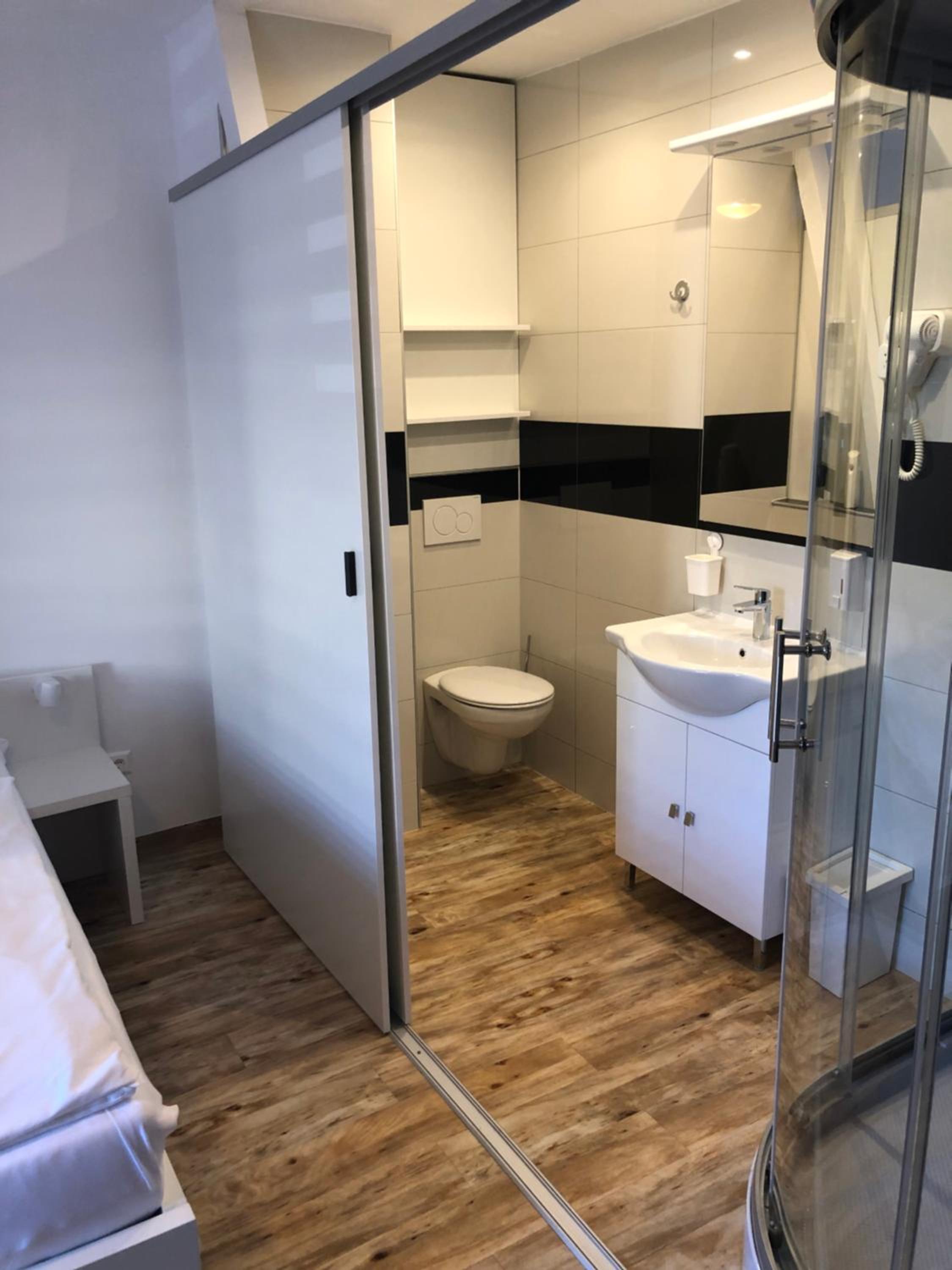 Double Room with Private Bathroom photo 3