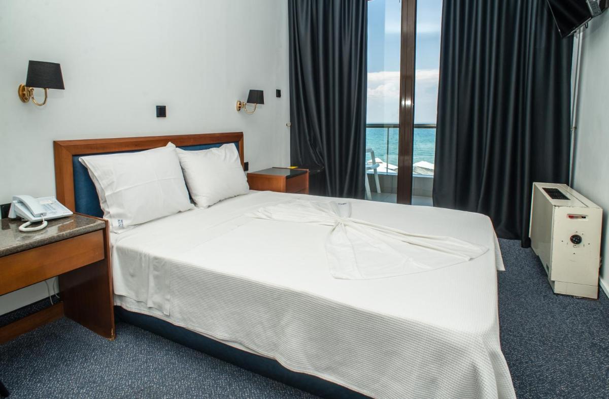 Double or Twin Room with Sea View photo 2