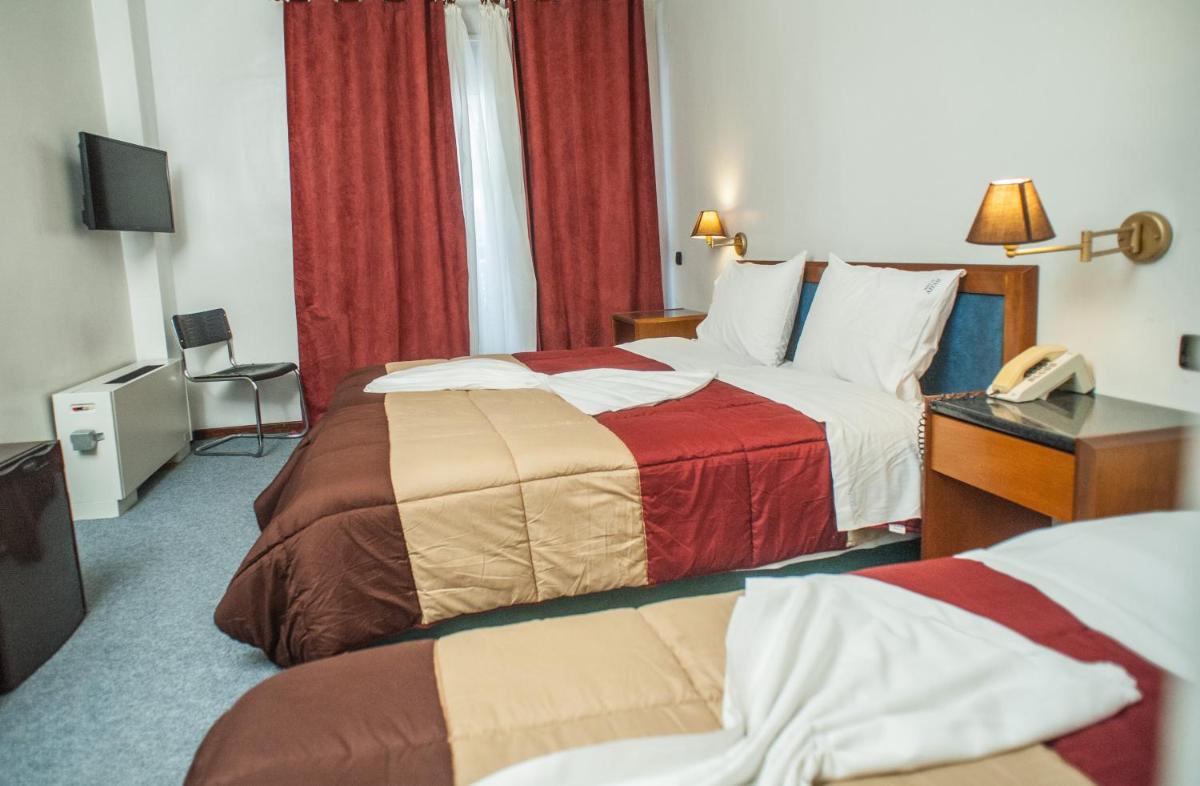 Triple Room with Street View photo 2