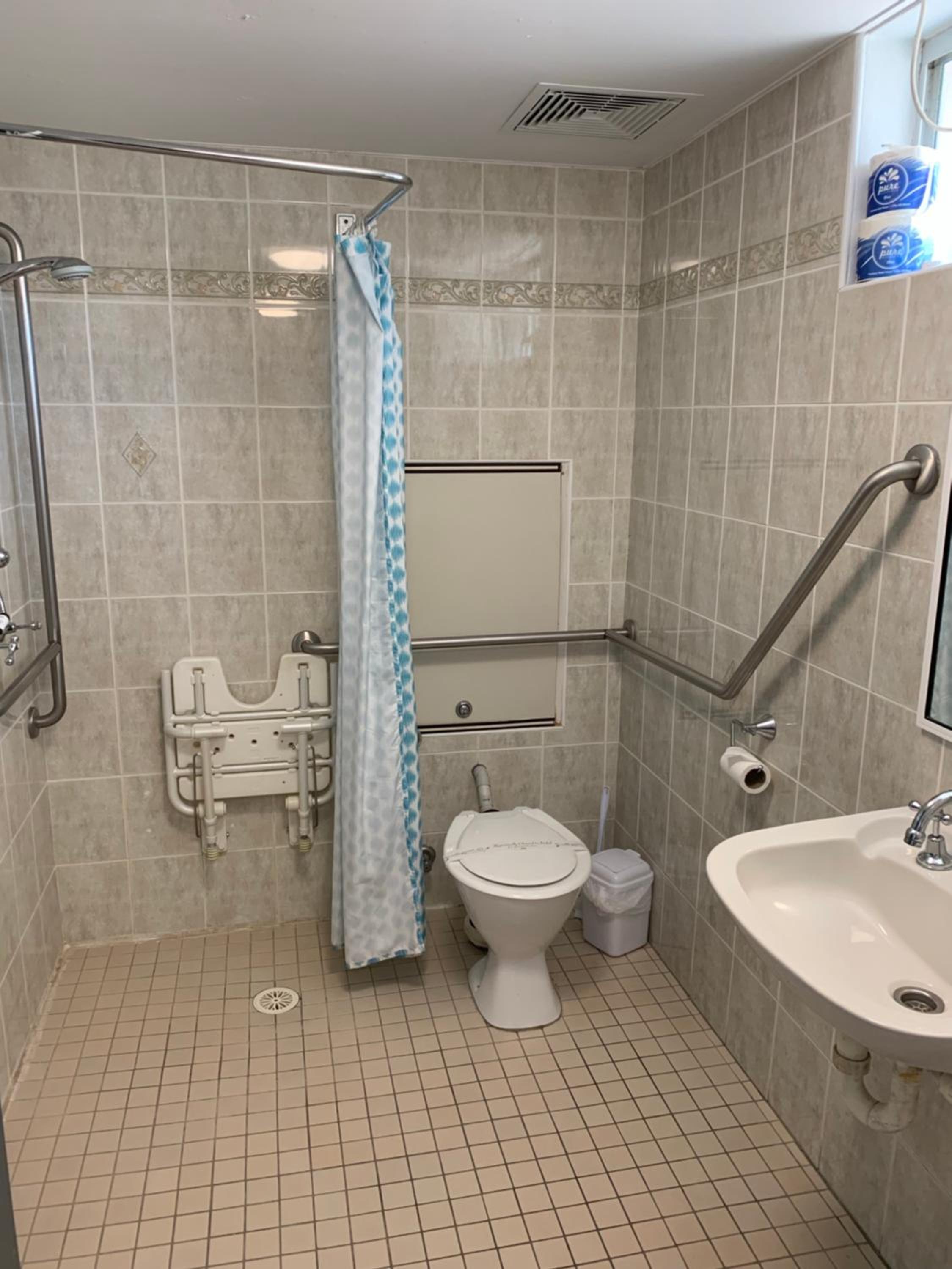Standard Queen Room - Disability Access - Photo 3