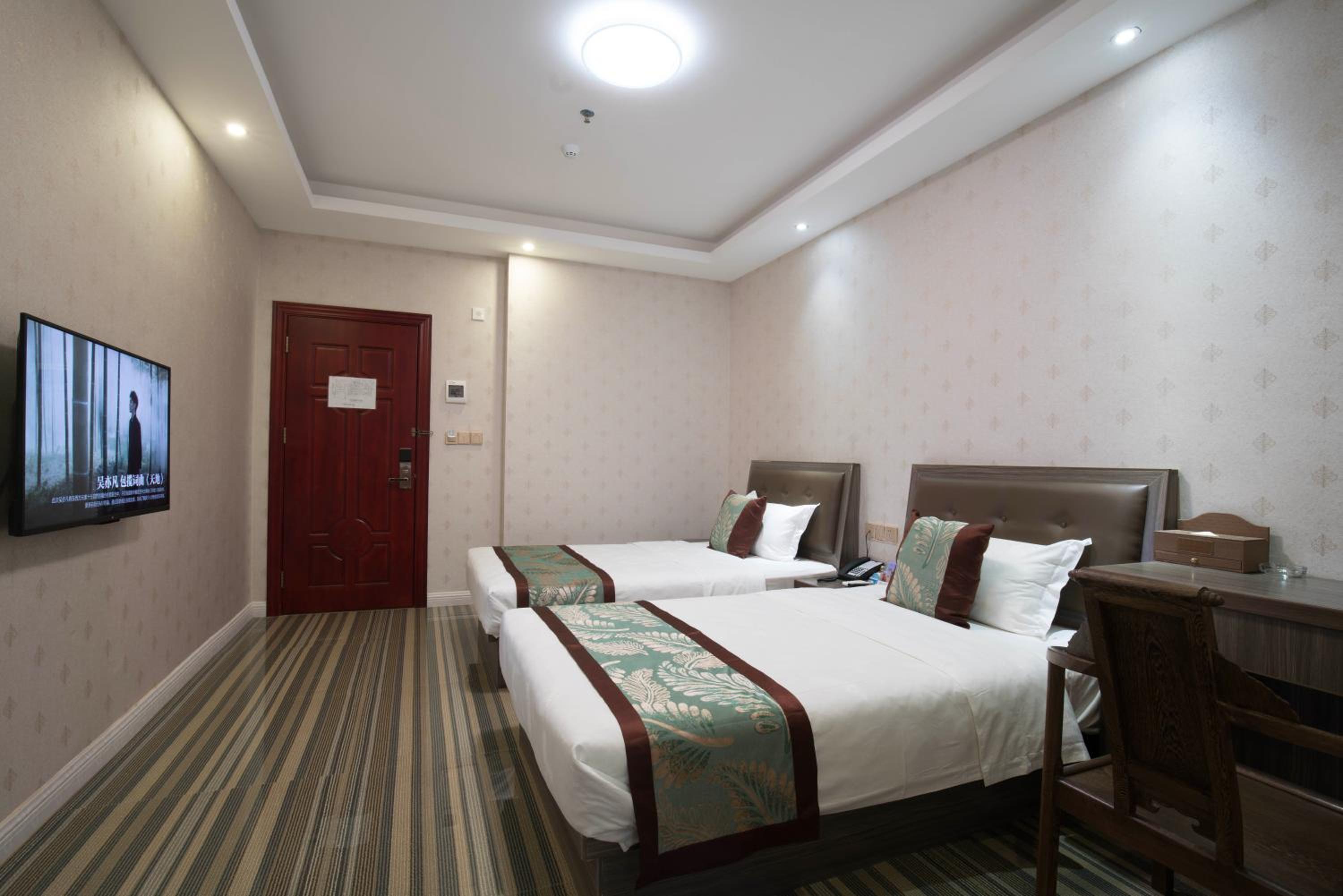 Standard Twin Room photo 3