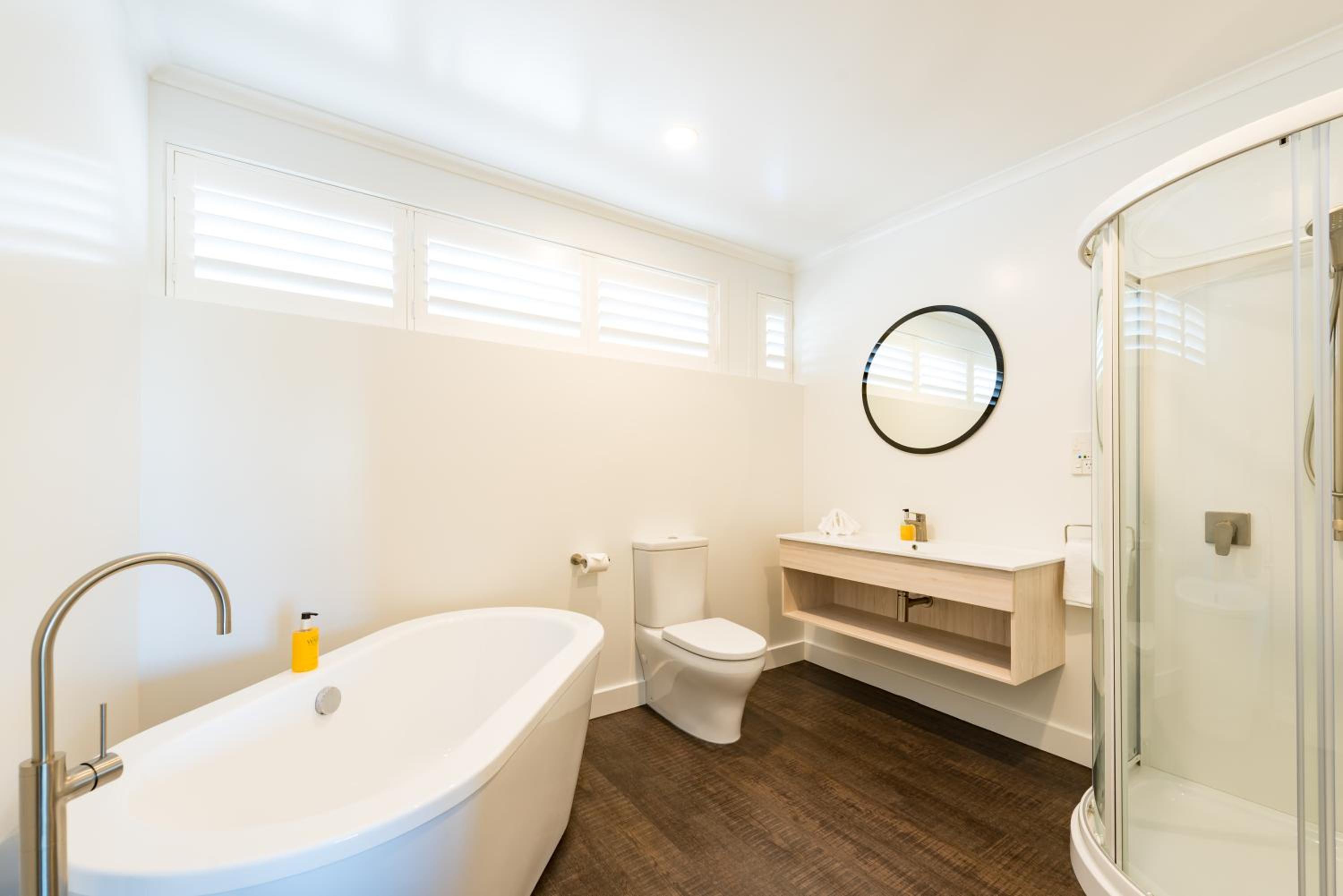 Executive Lakeview Studio - Photo 9