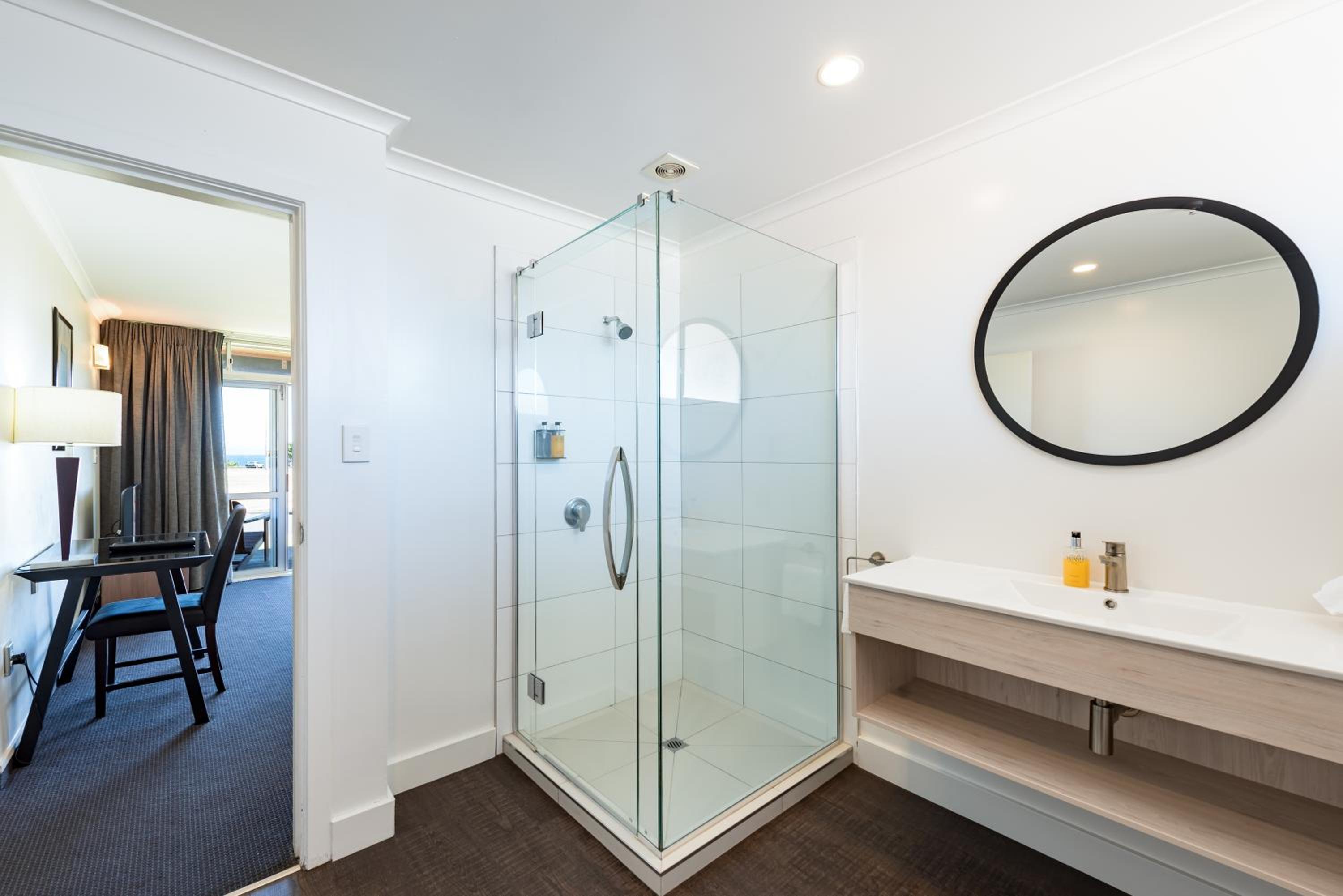 Executive One Bedroom Lakeview Unit - Photo 6