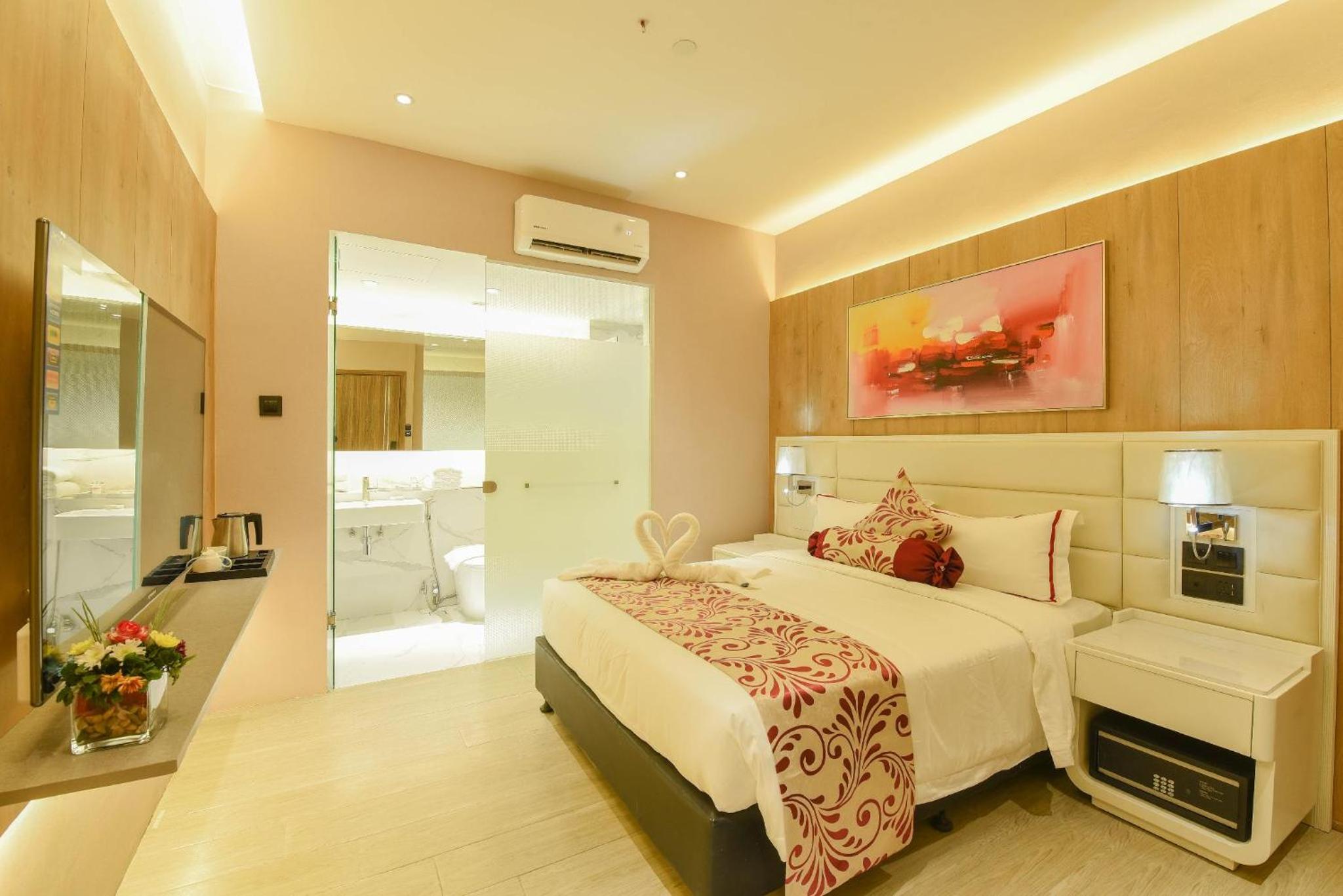 Standard Queen Room (no window) - Photo 1