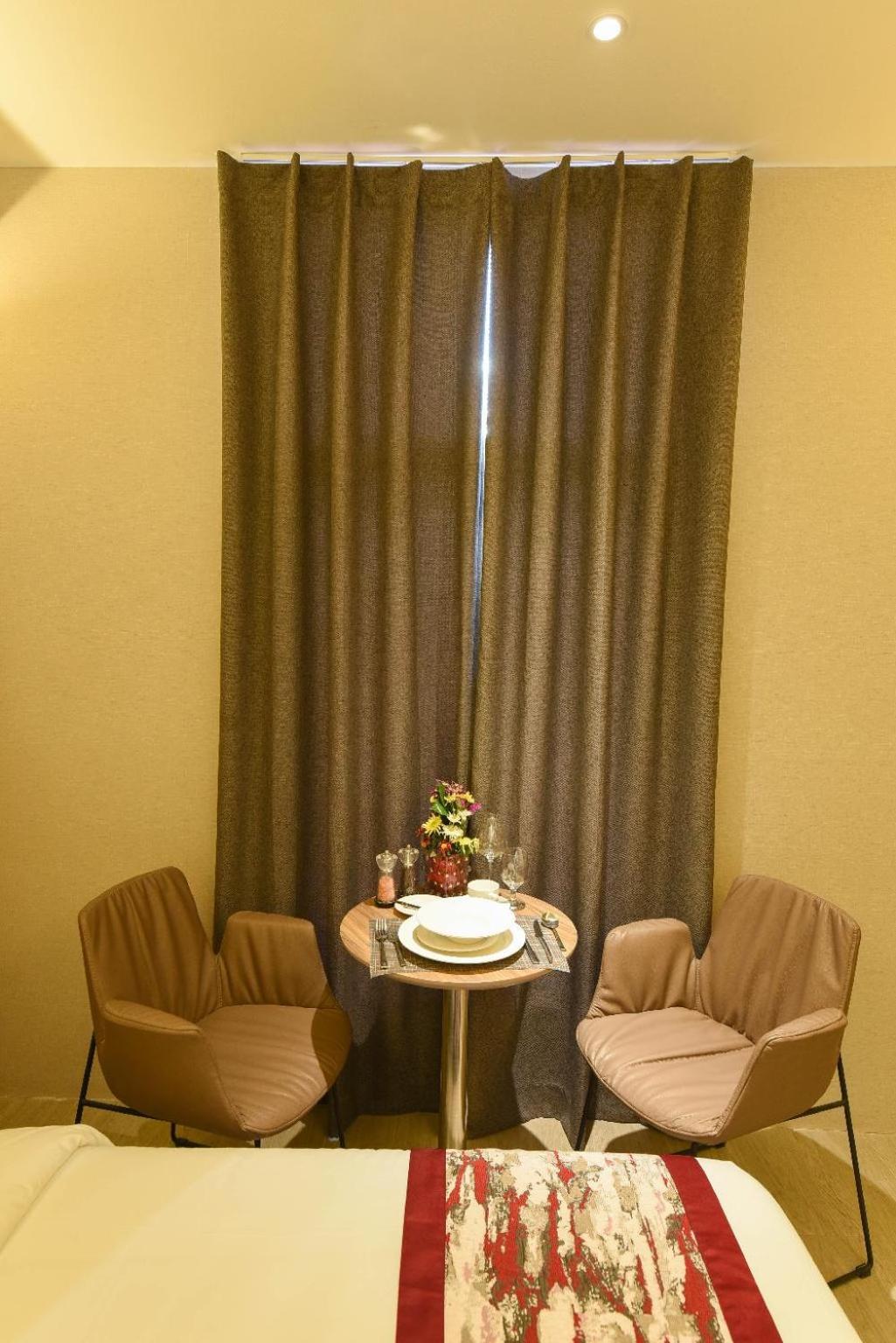 Standard Queen Room (no window) - Photo 2