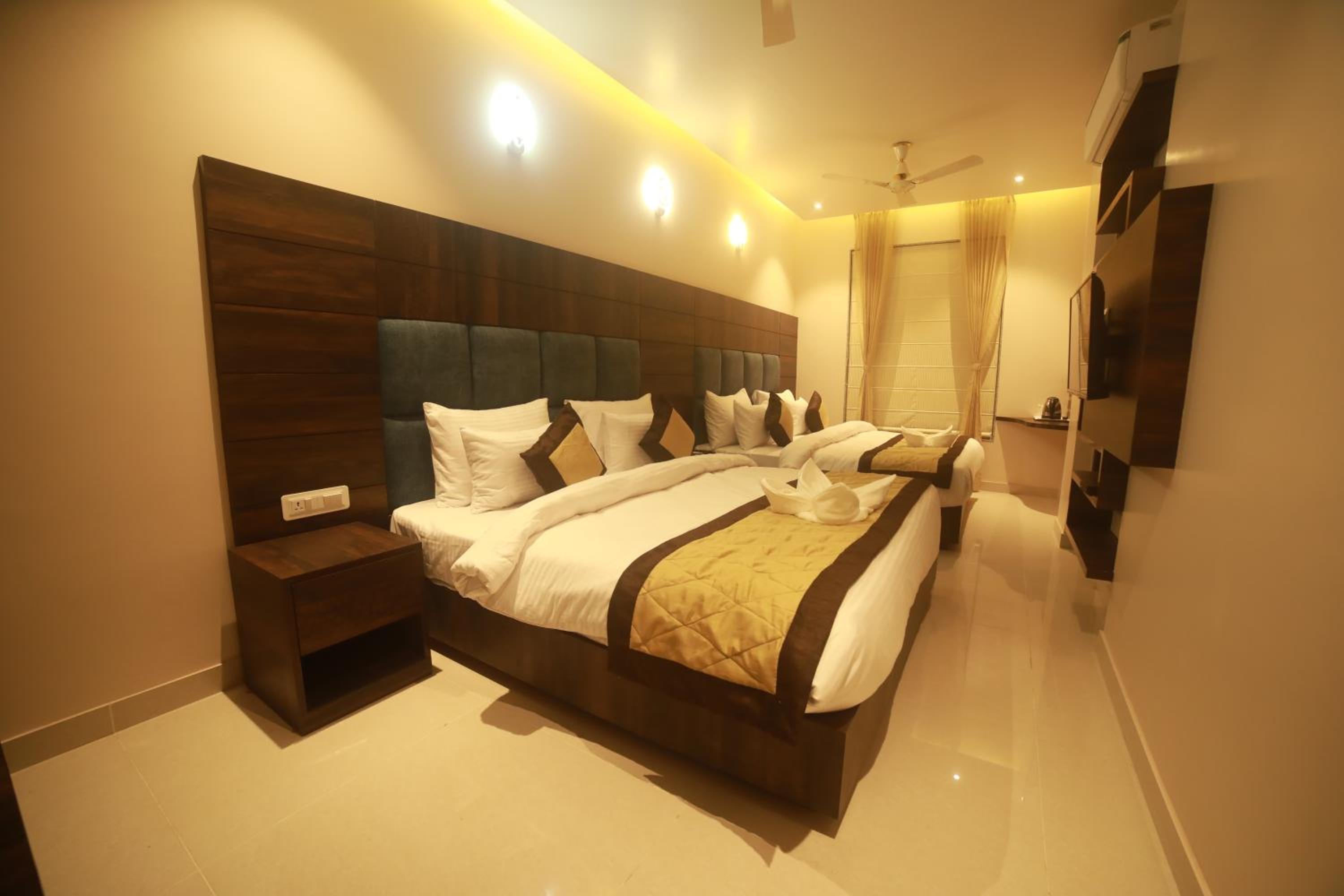 Double or Twin Room - Photo 4
