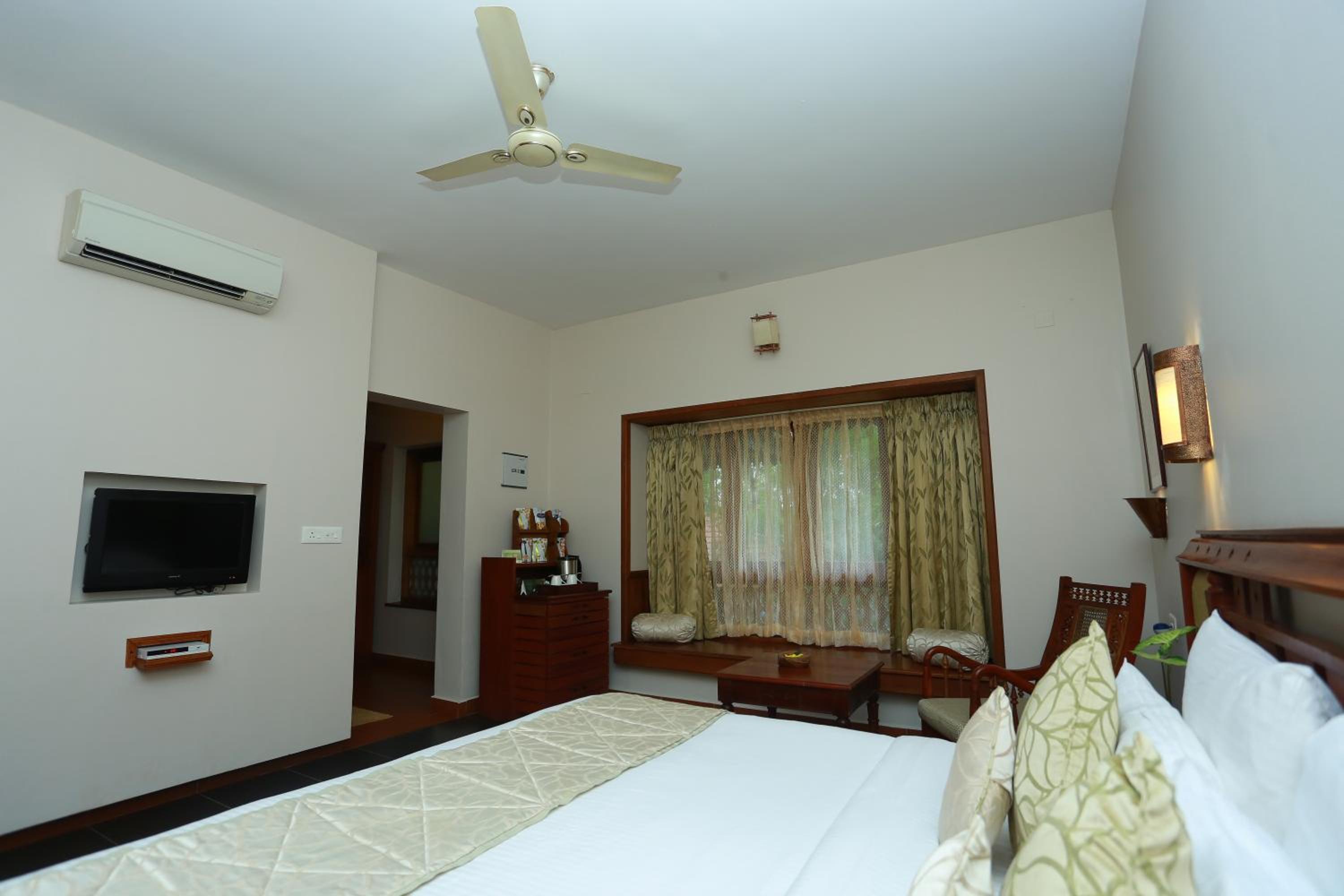Deluxe Room - Photo 2