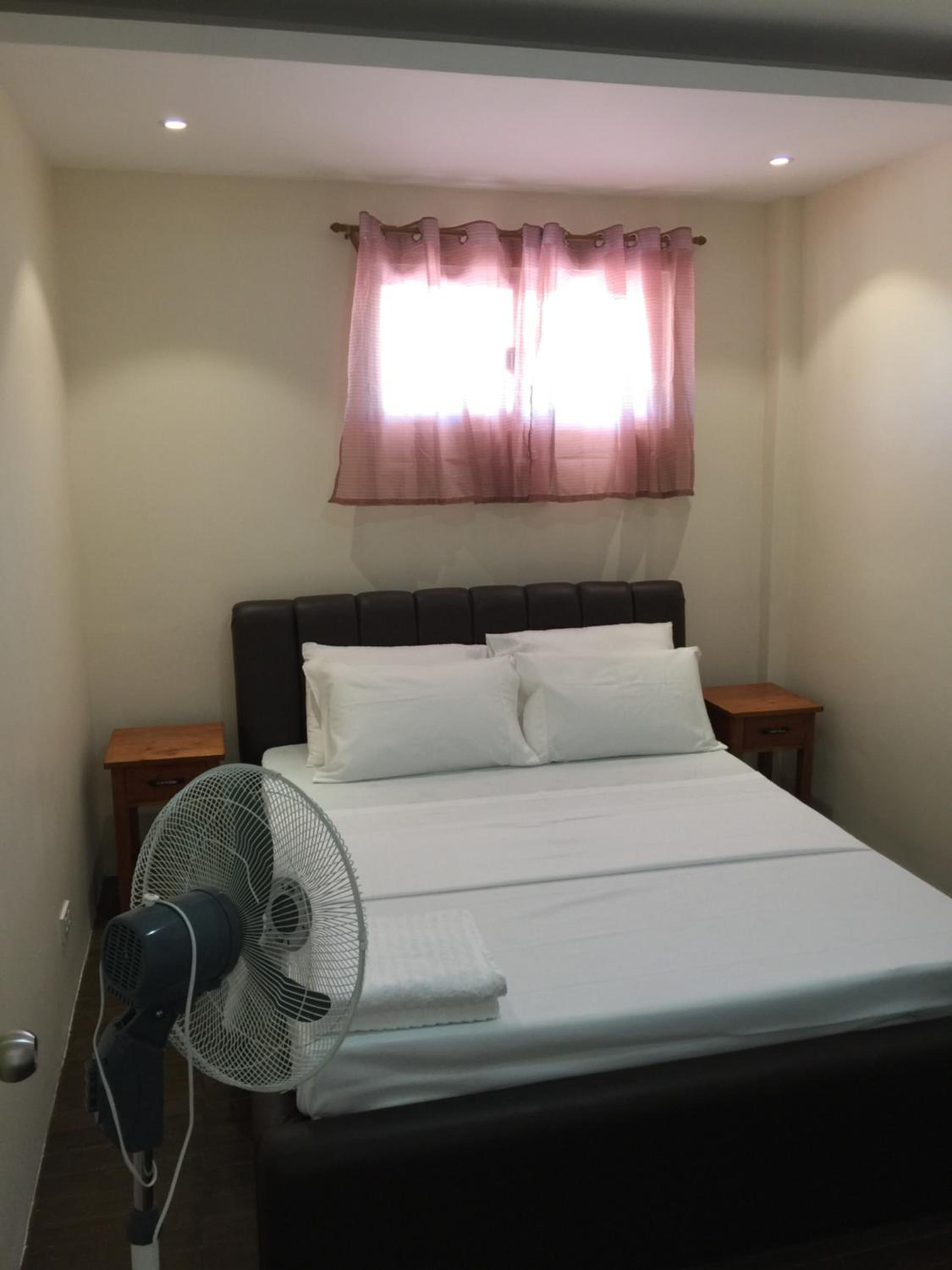 One-Bedroom House - Photo 2