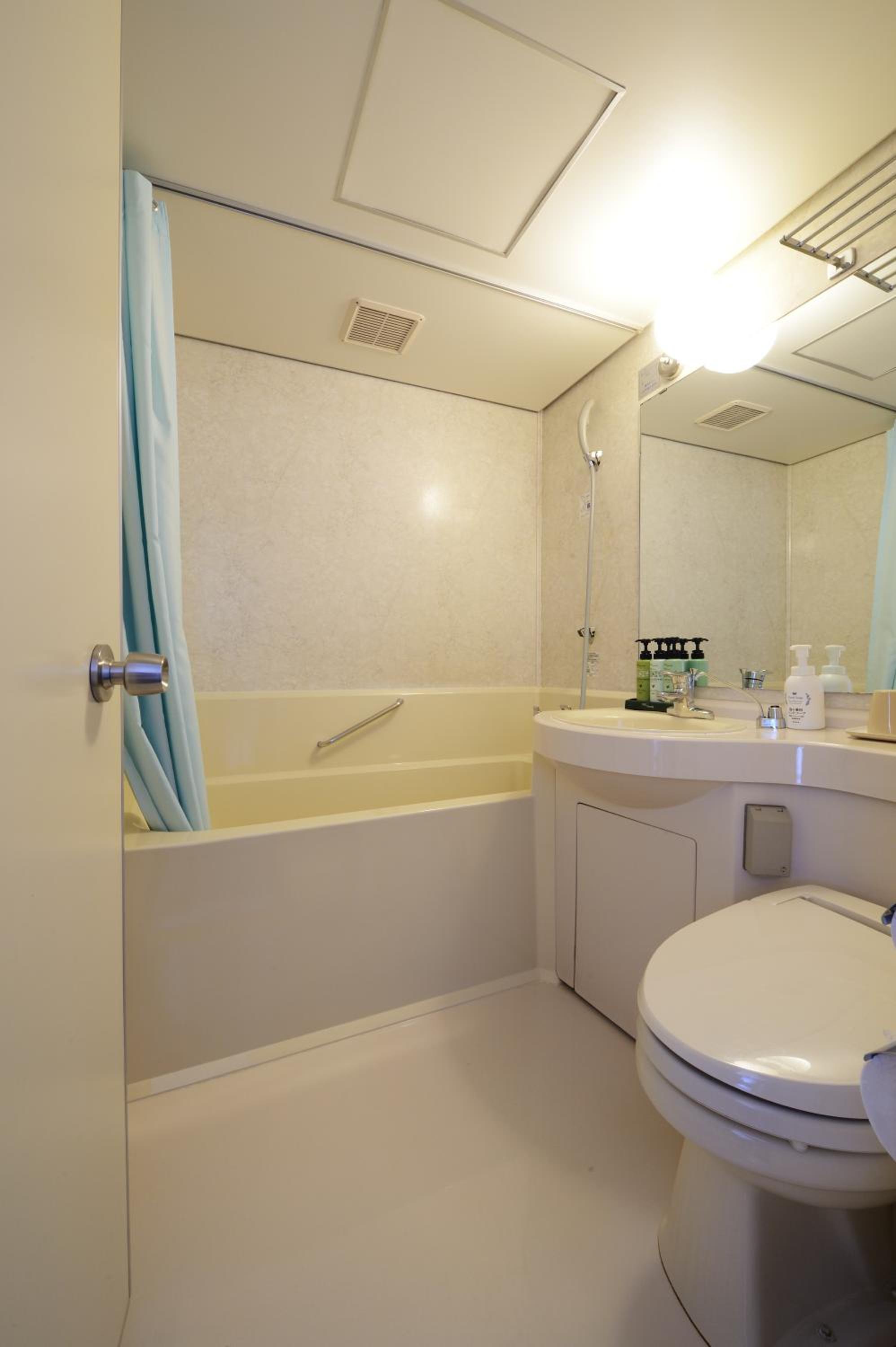 Compact Twin Room - Non-Smoking photo 2