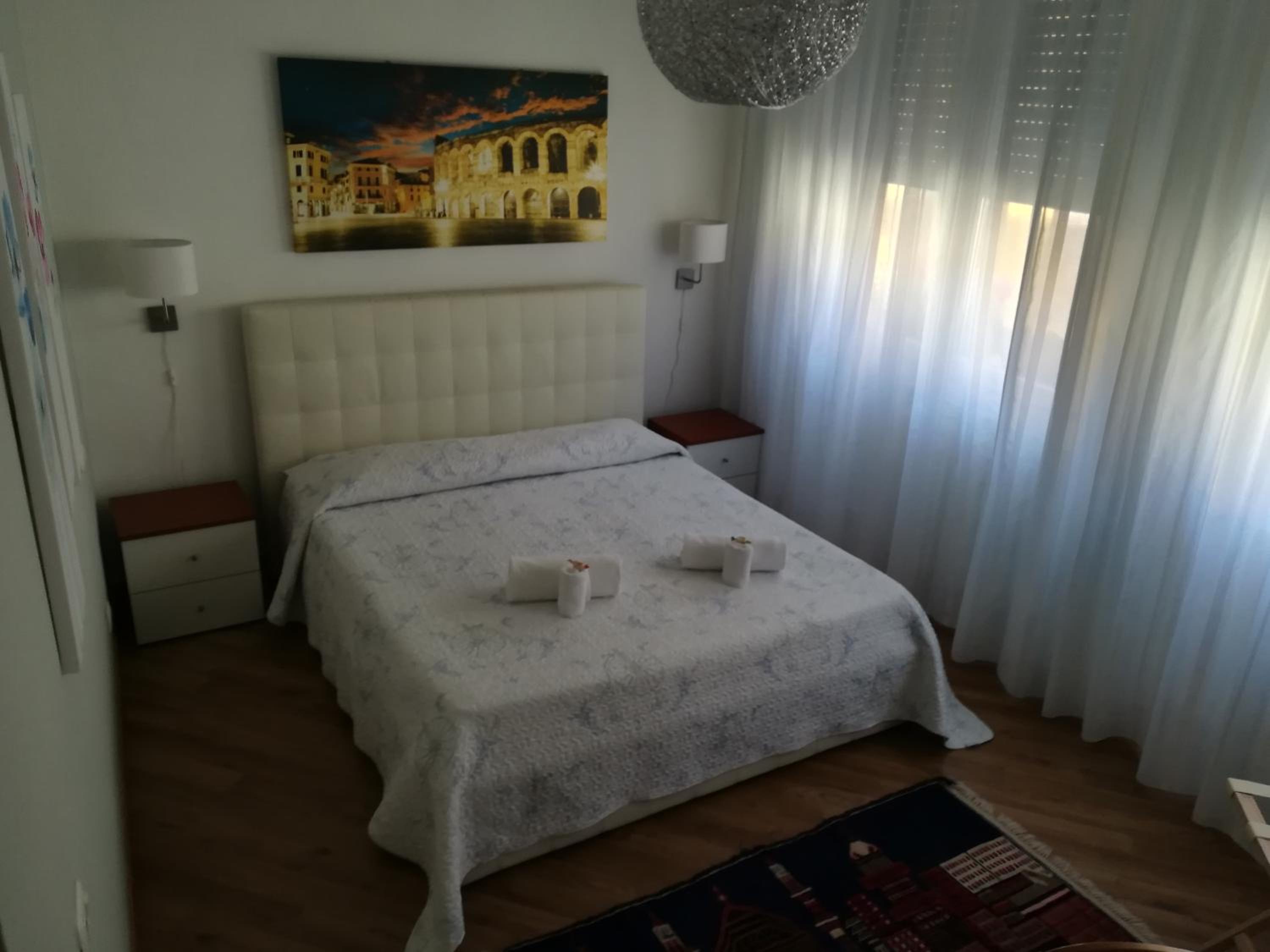 Deluxe Double Room with Private Bathroom - Photo 8