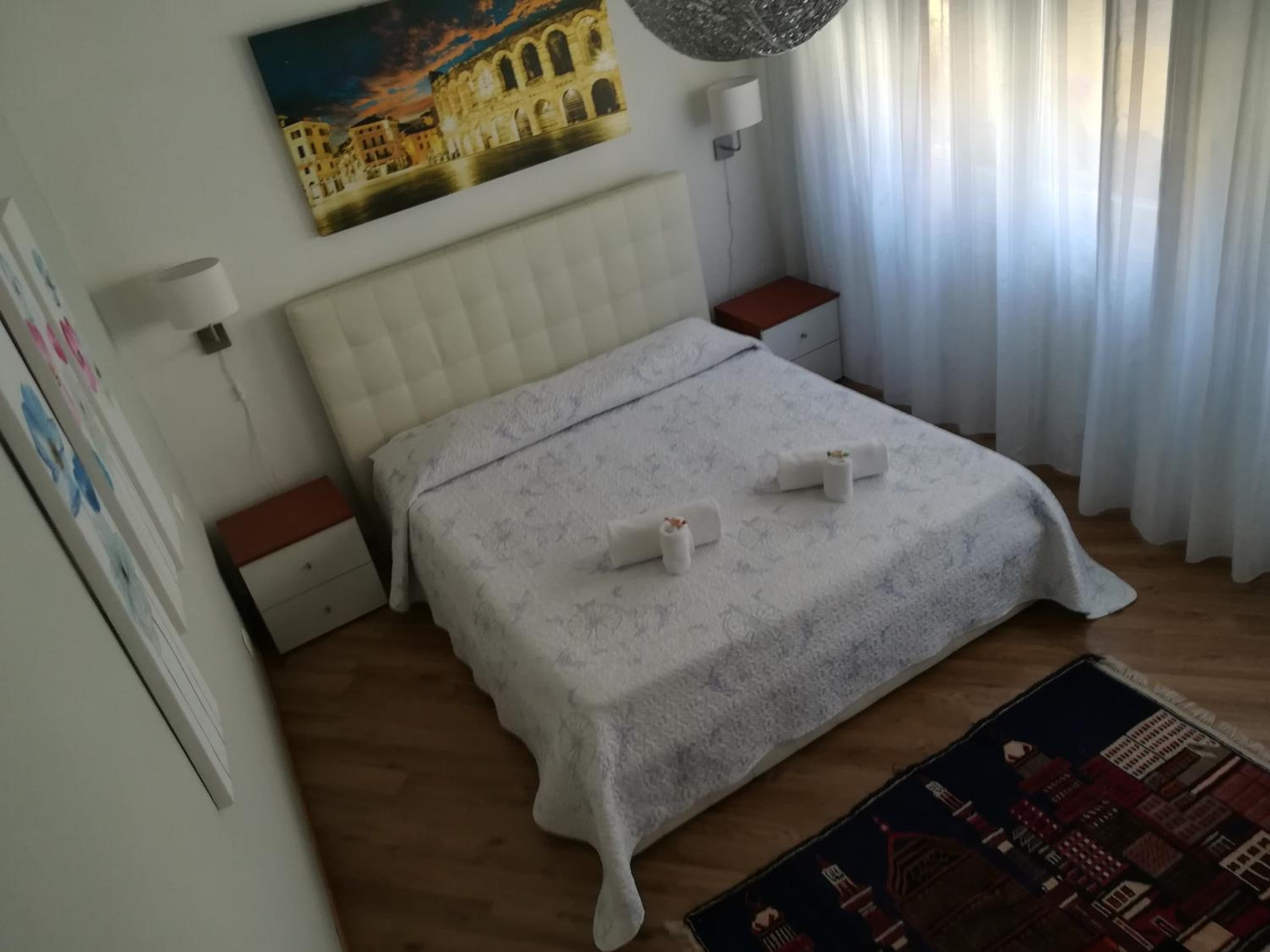 Deluxe Double Room with Private Bathroom - Photo 9