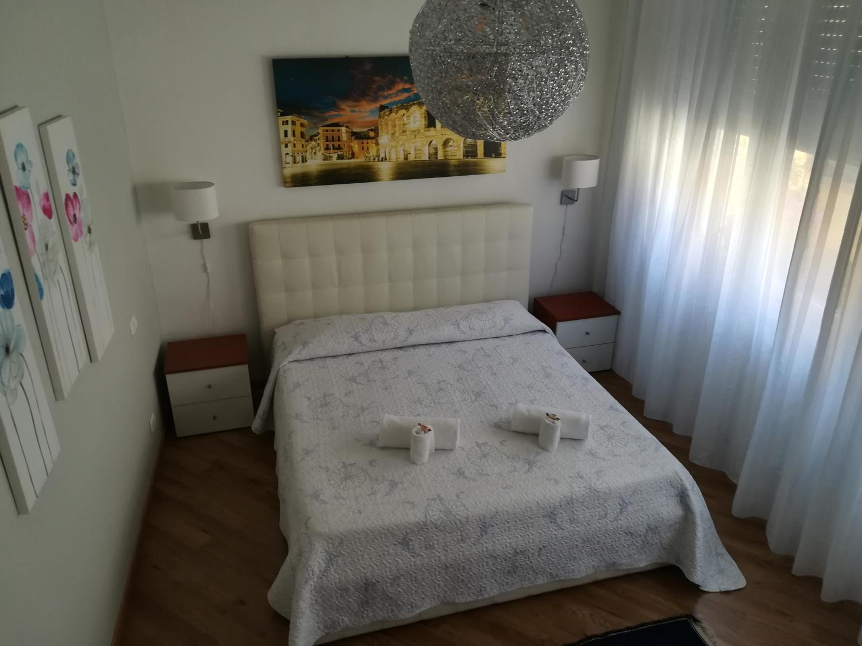 Deluxe Double Room with Private Bathroom - Photo 10