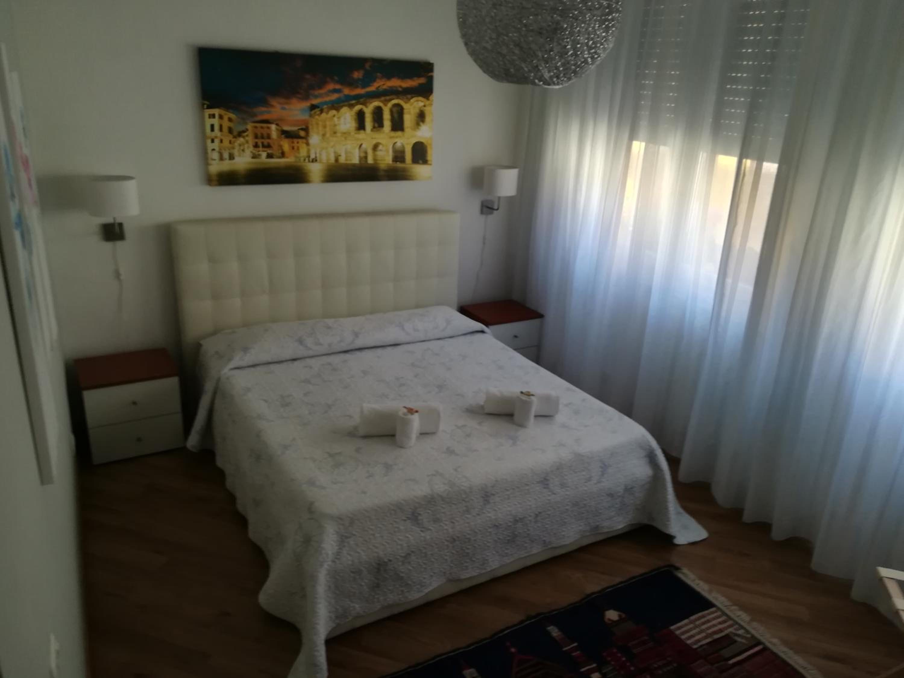 Deluxe Double Room with Private Bathroom - Photo 12