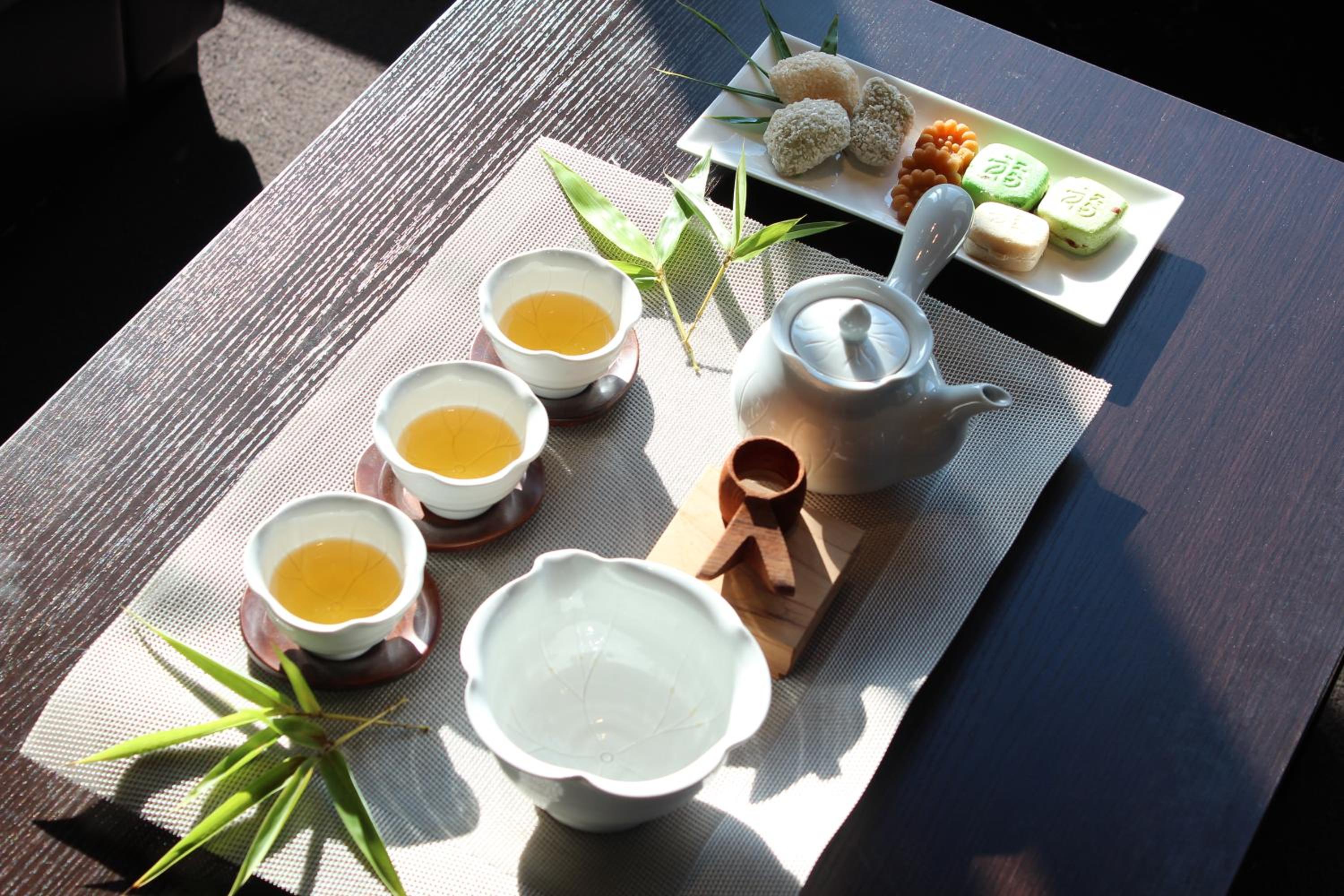 Special Offer - Deluxe + Breakfast for 2 + Coffee for 2 + Ticket for Hadong Tourism Area for 2