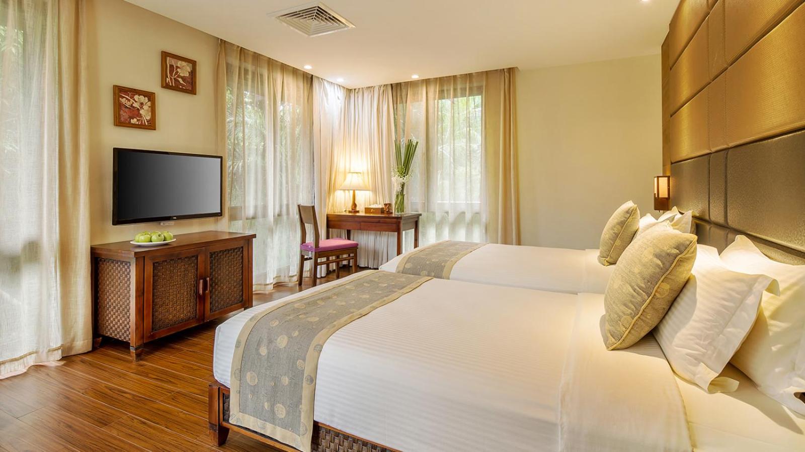 Twin Room with Shared Bathroom