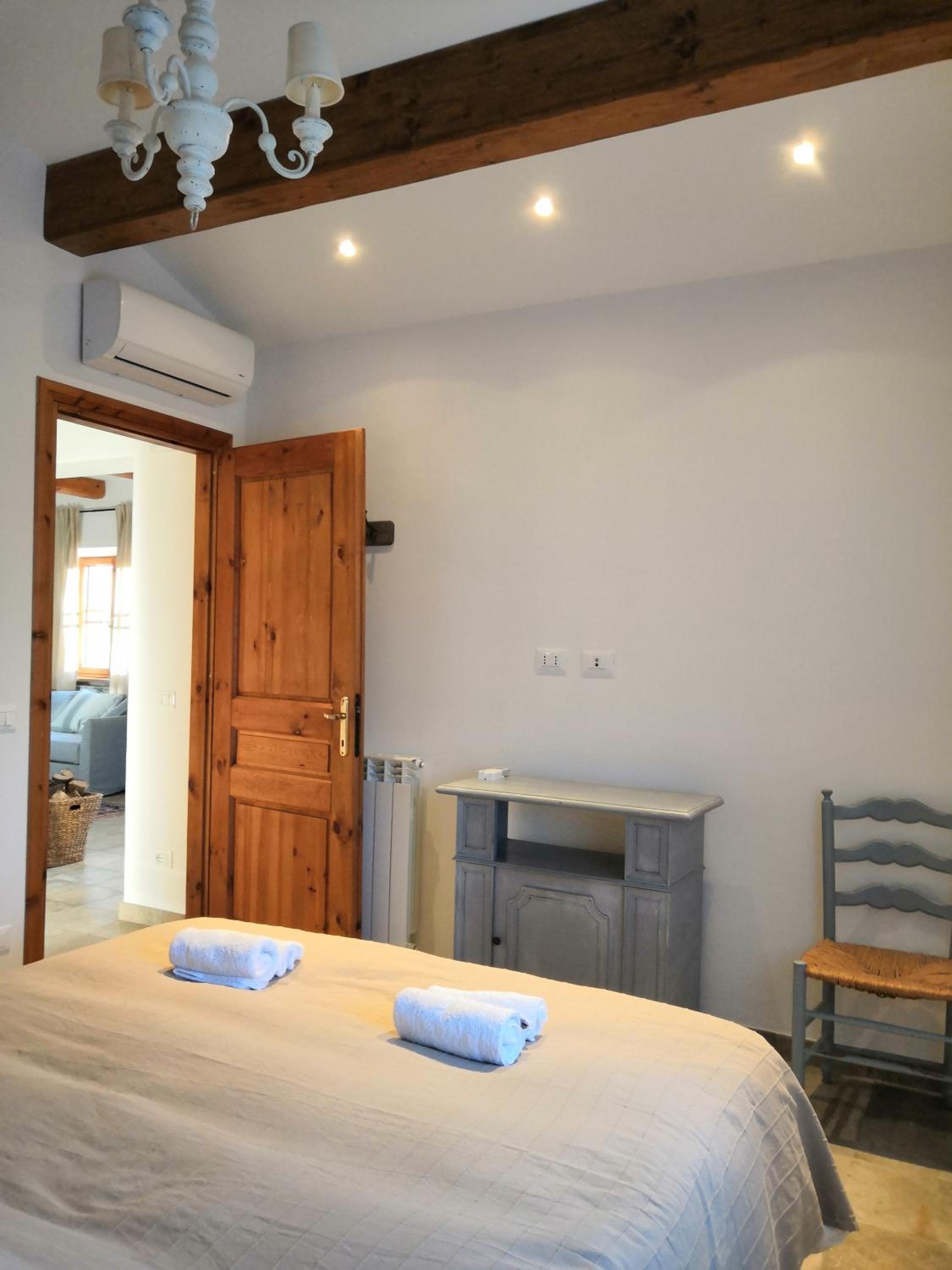Two-Bedroom House - Photo 23