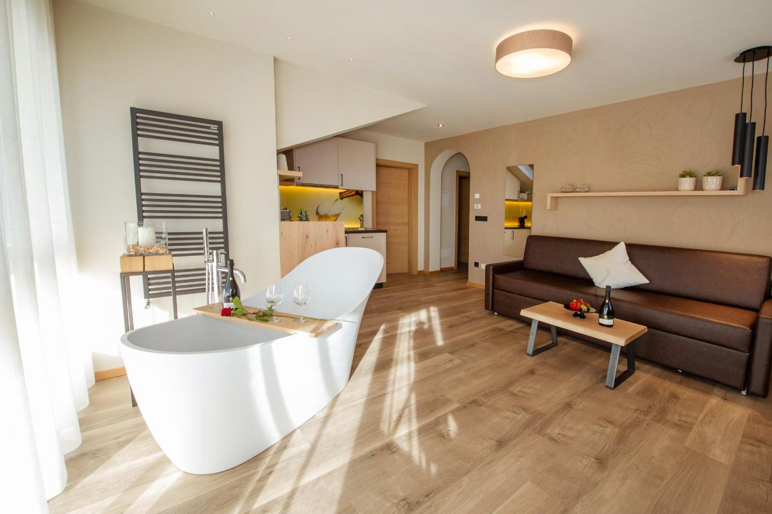 Apartment with Pool View