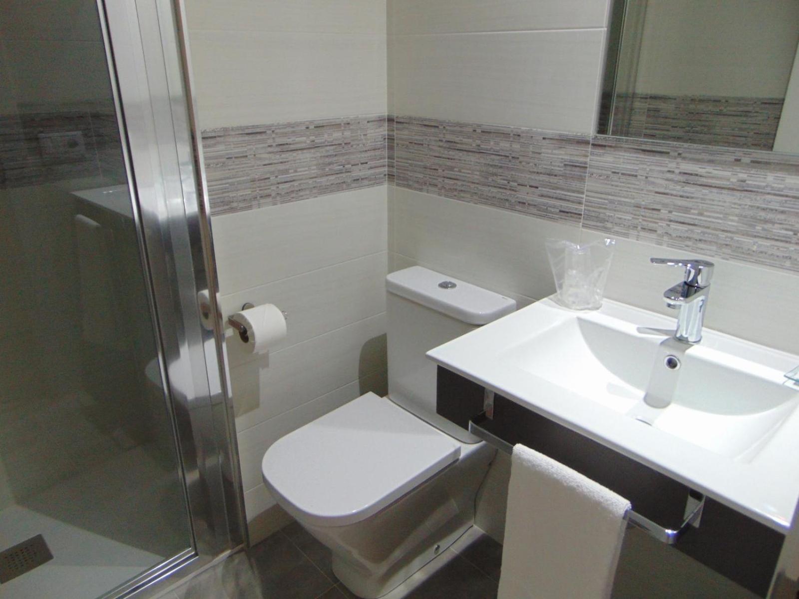 Double Room - Photo 8