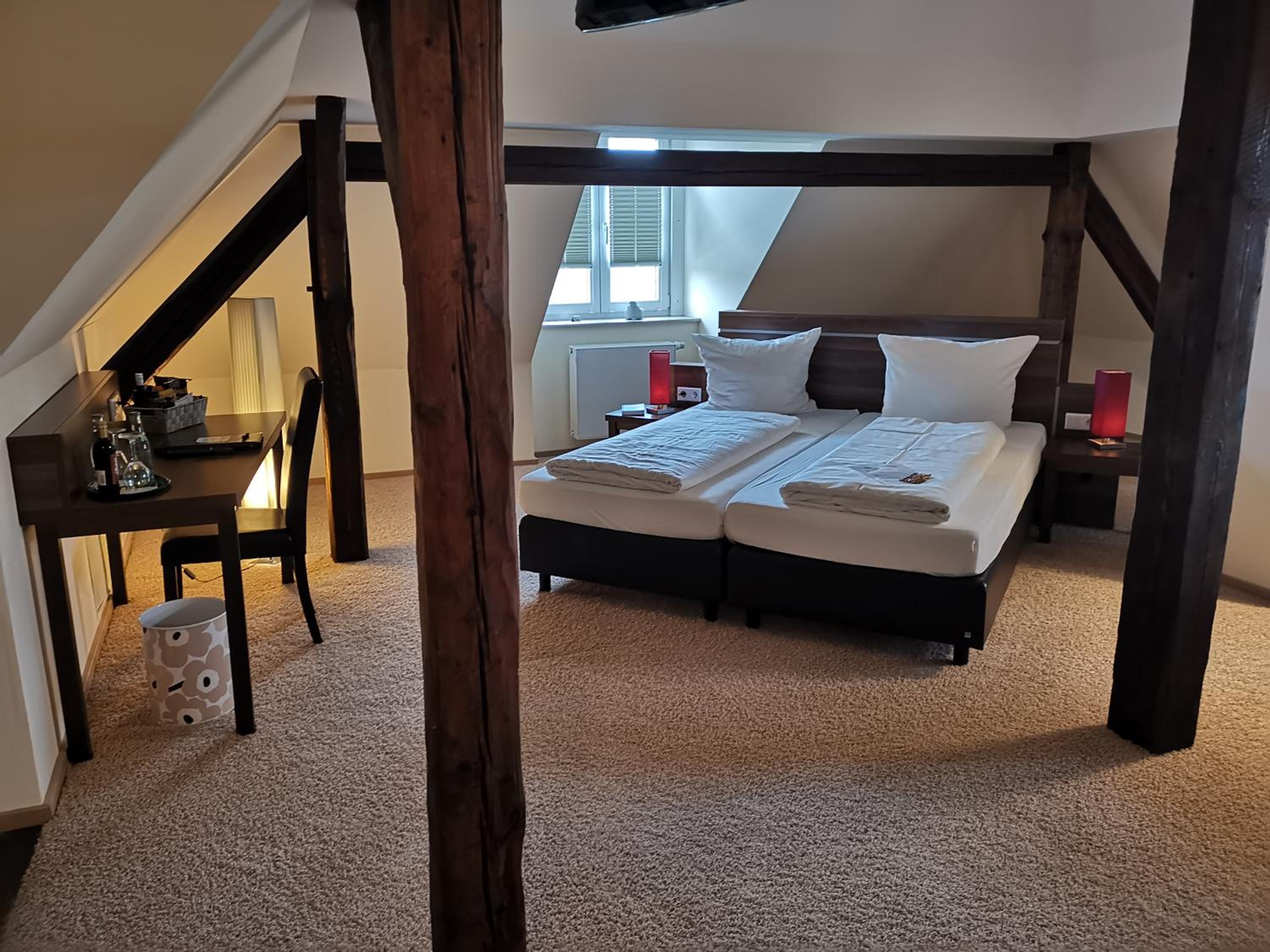 Suite - Photo 1