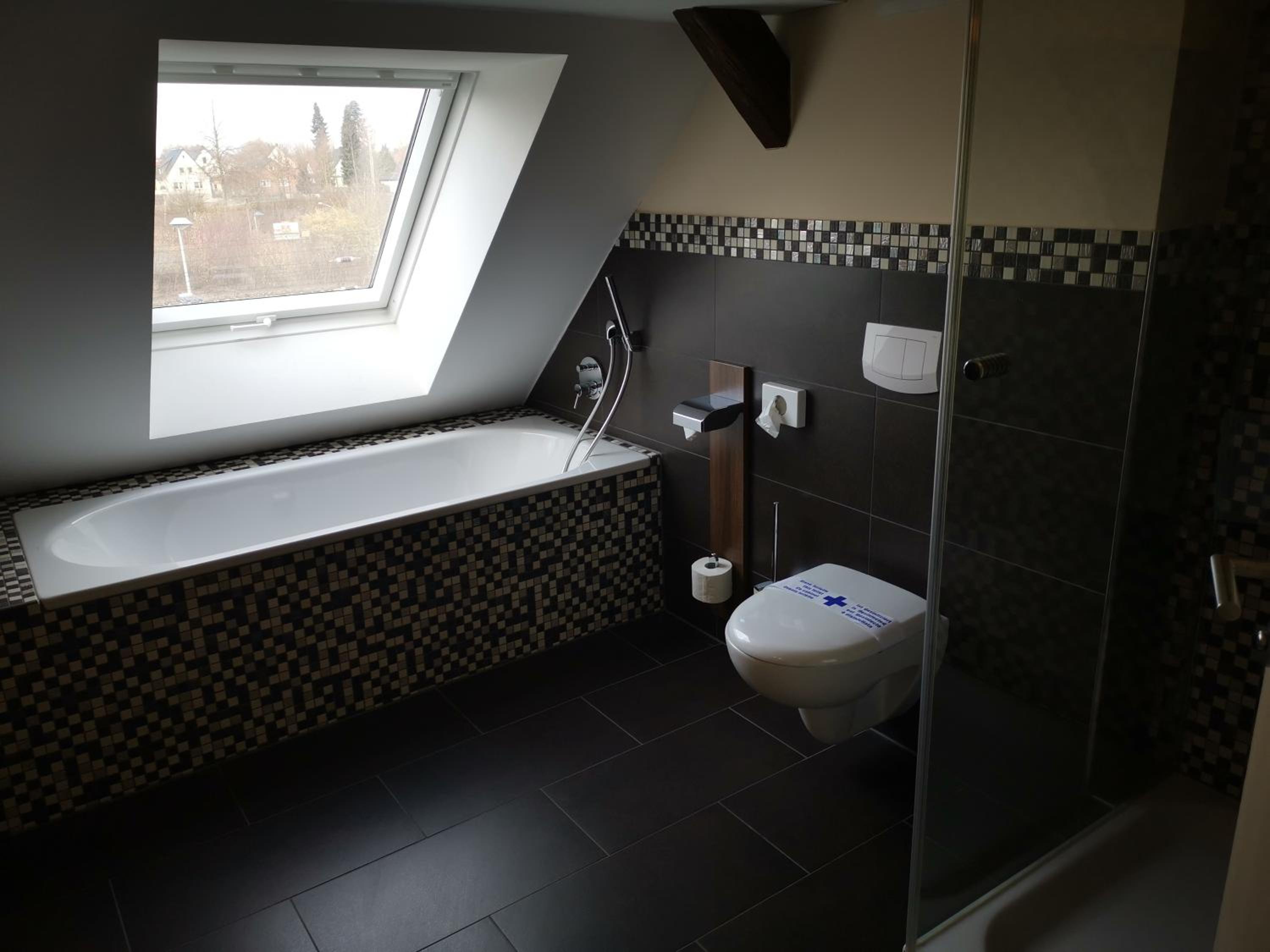 Suite - Photo 3