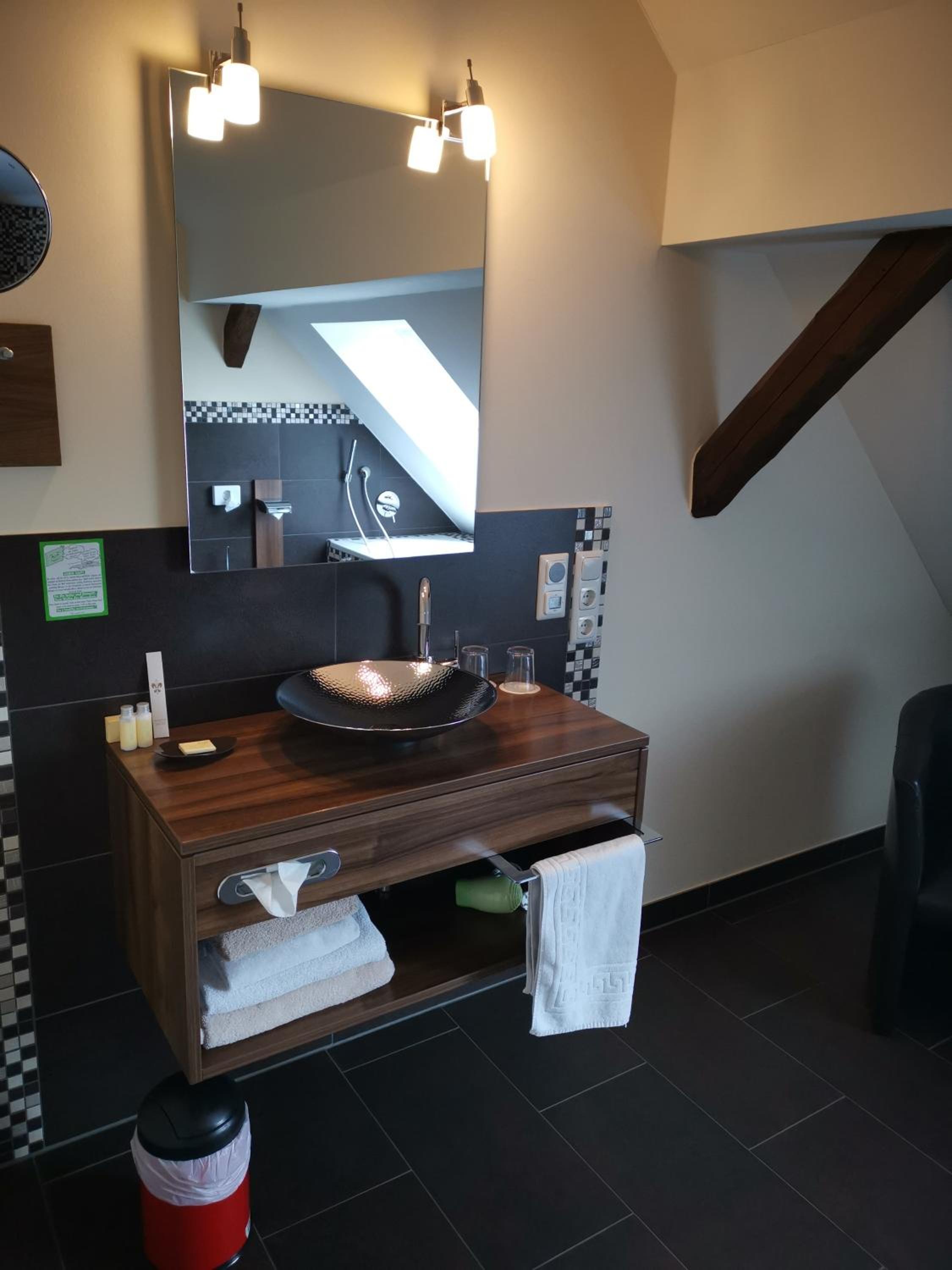 Suite - Photo 2