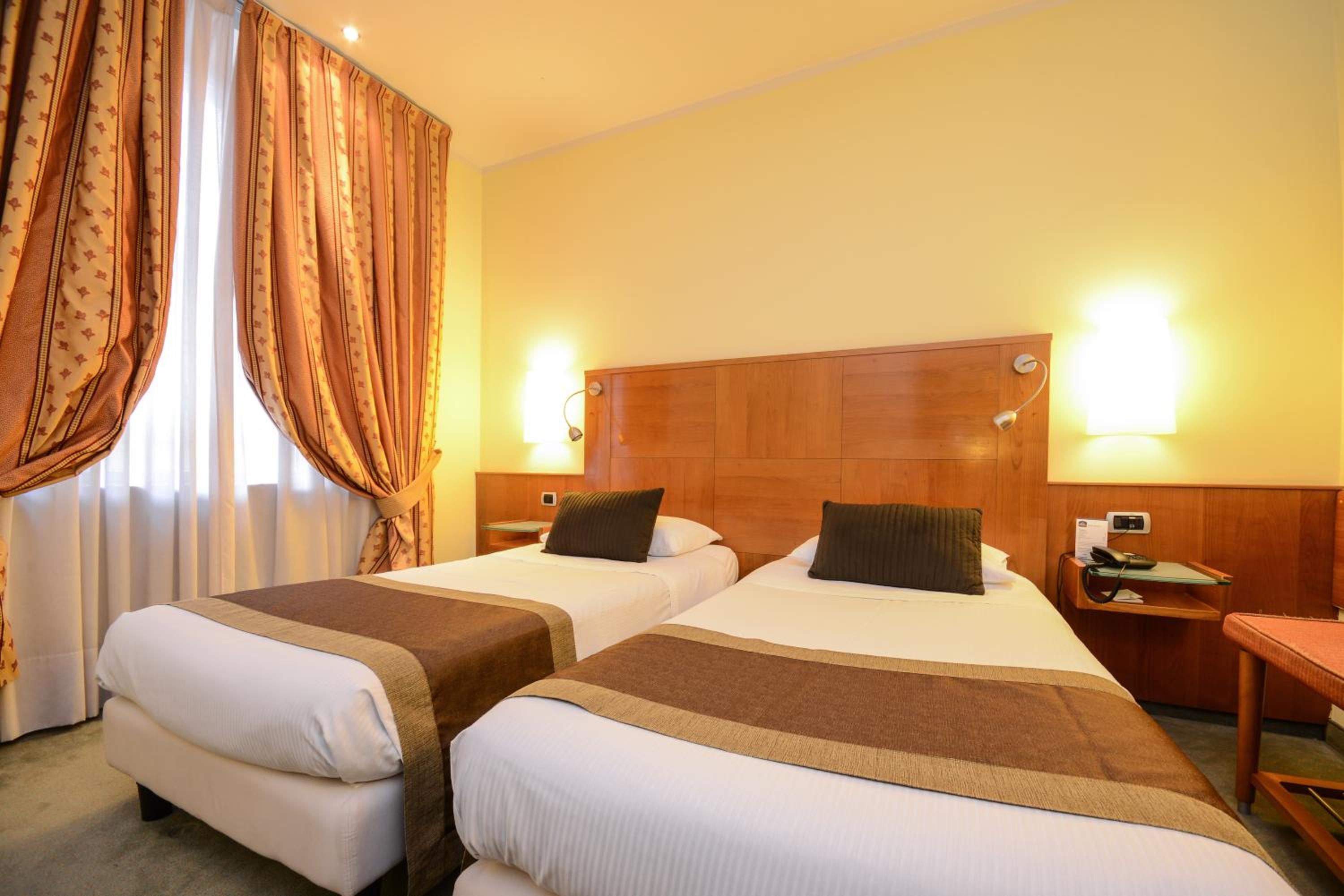 Twin Room - Photo 3