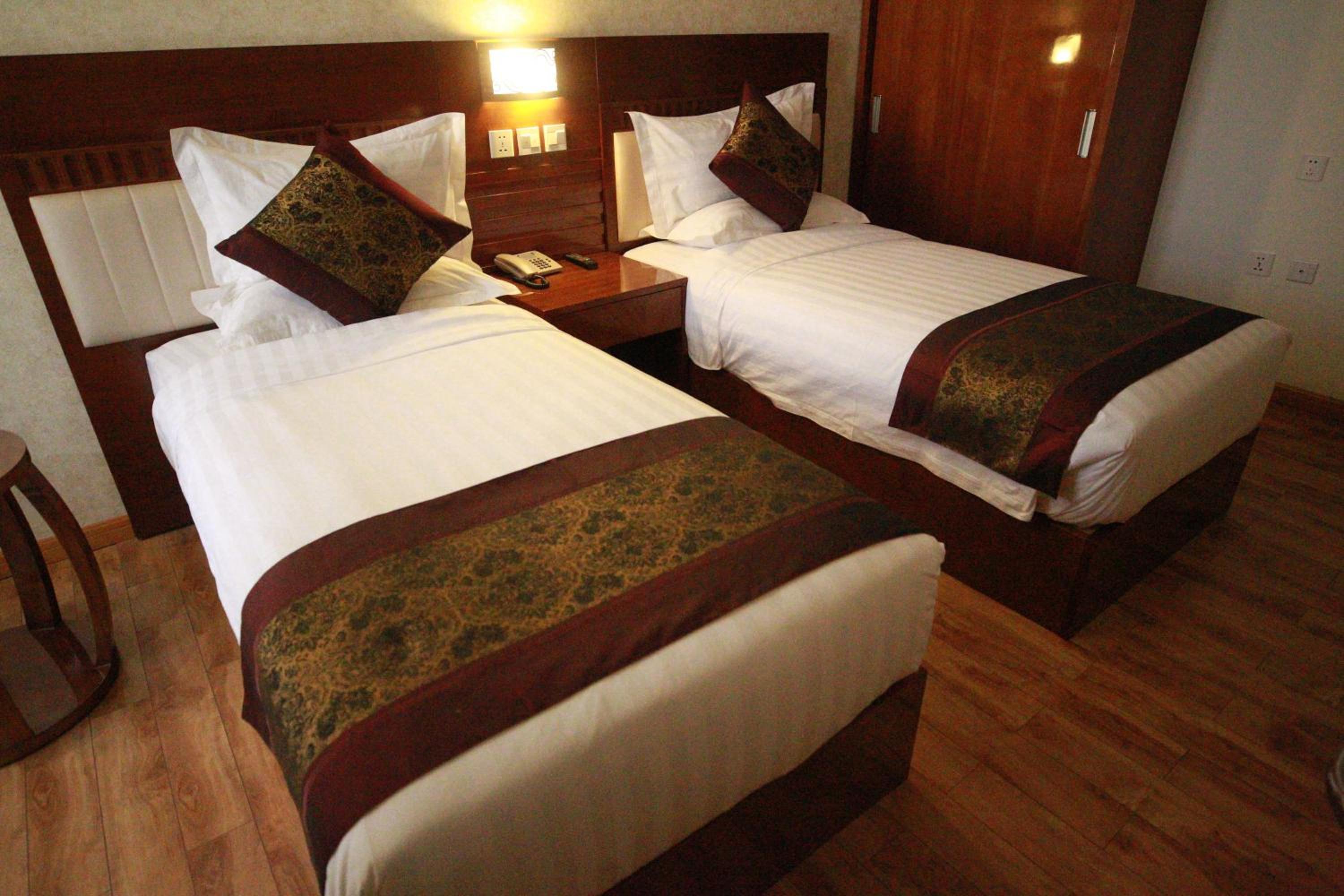 Standard Twin Room - Photo 3