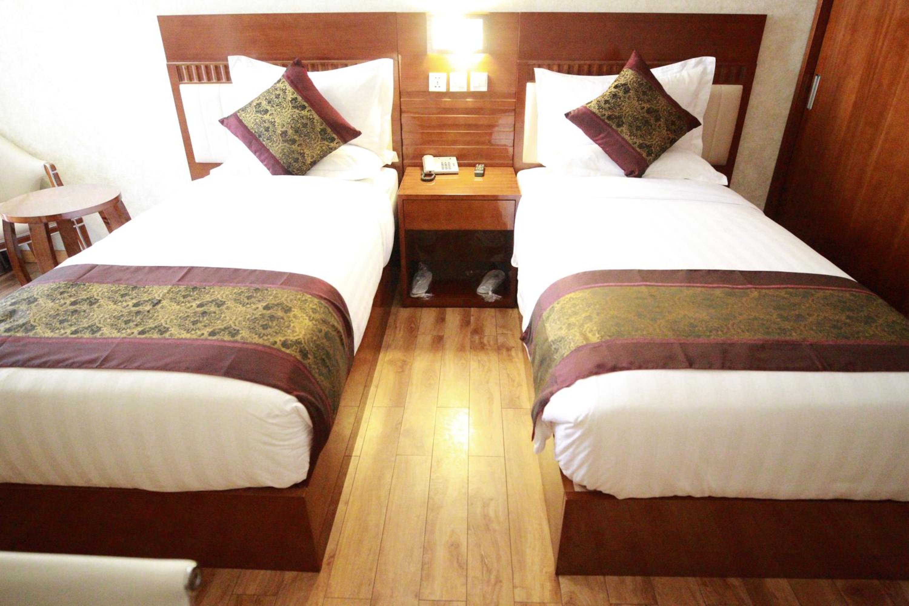 Standard Twin Room - Photo 2