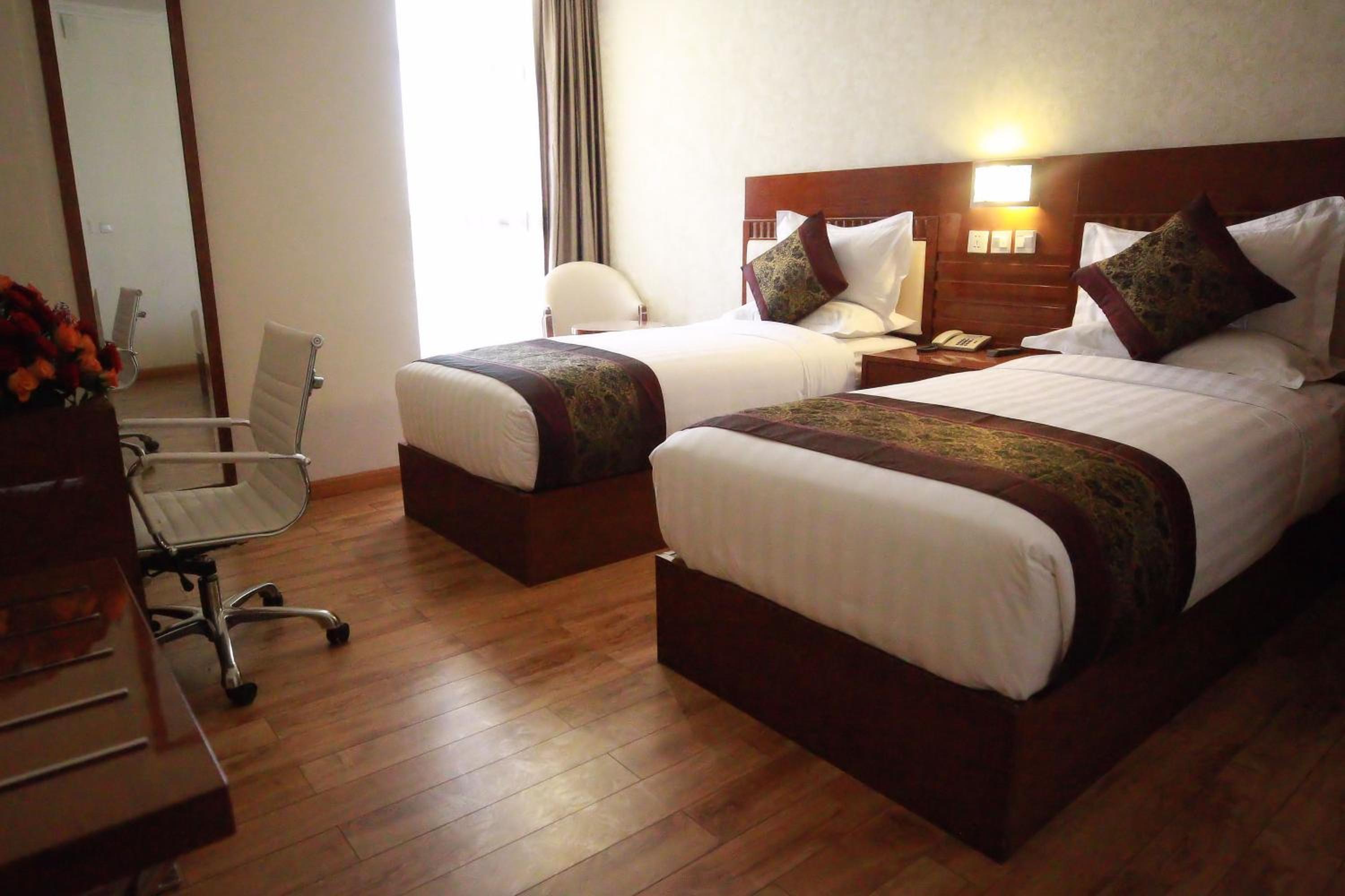 Standard Twin Room - Photo 4