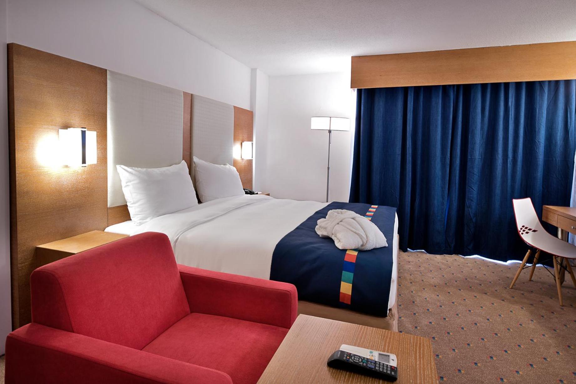 Standard Room With Balcony And Pool View photo 2