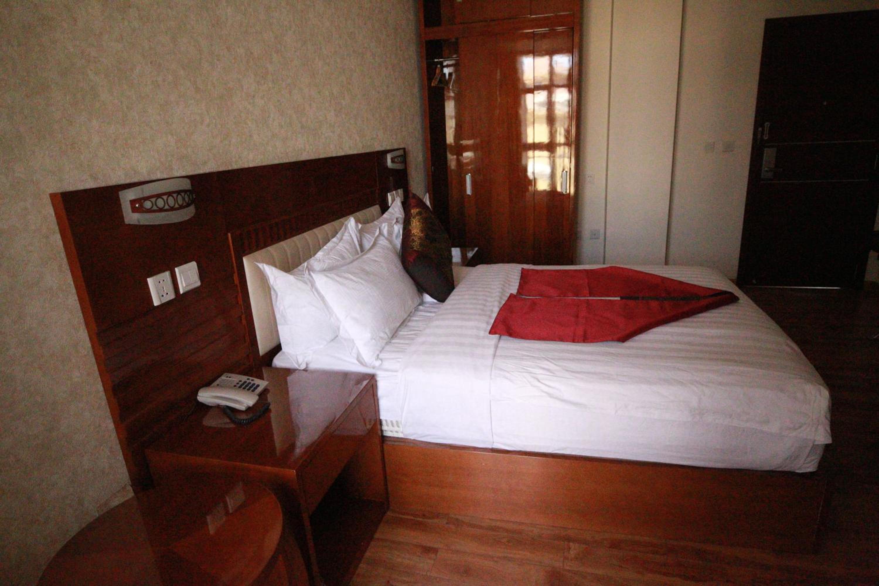 Deluxe Room - Photo 4