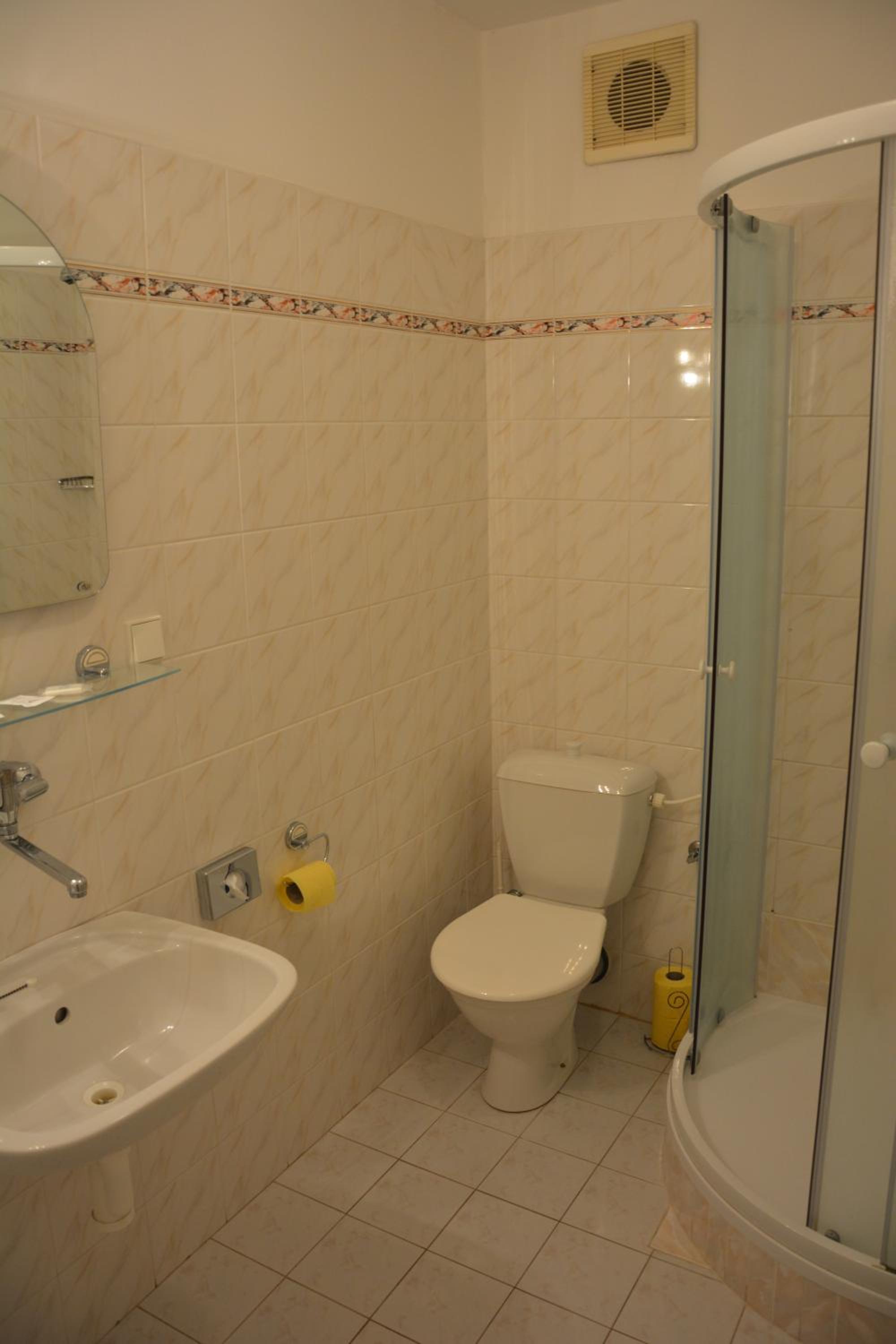 Standard Twin Room photo 3