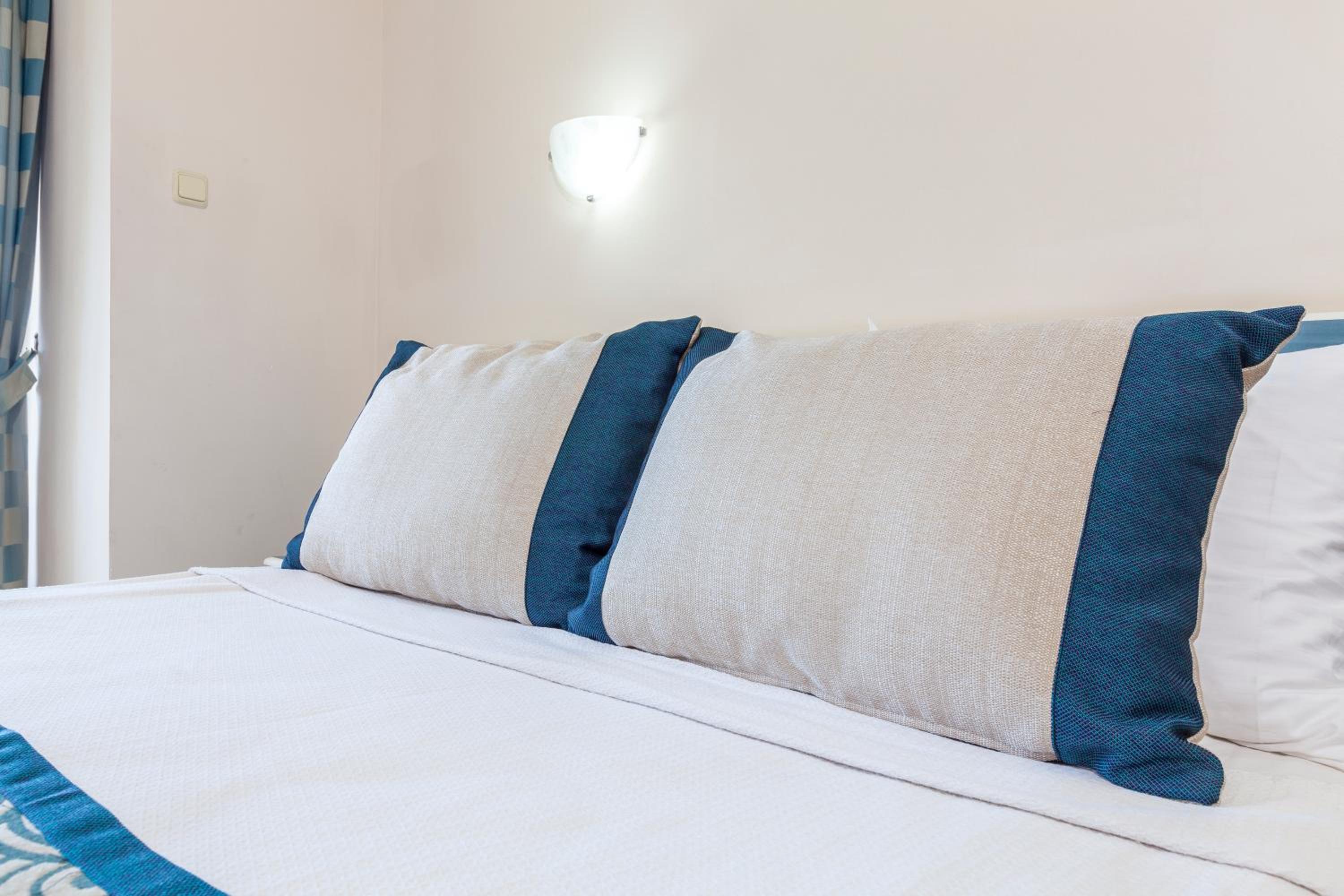Standard Double Room - Photo 8