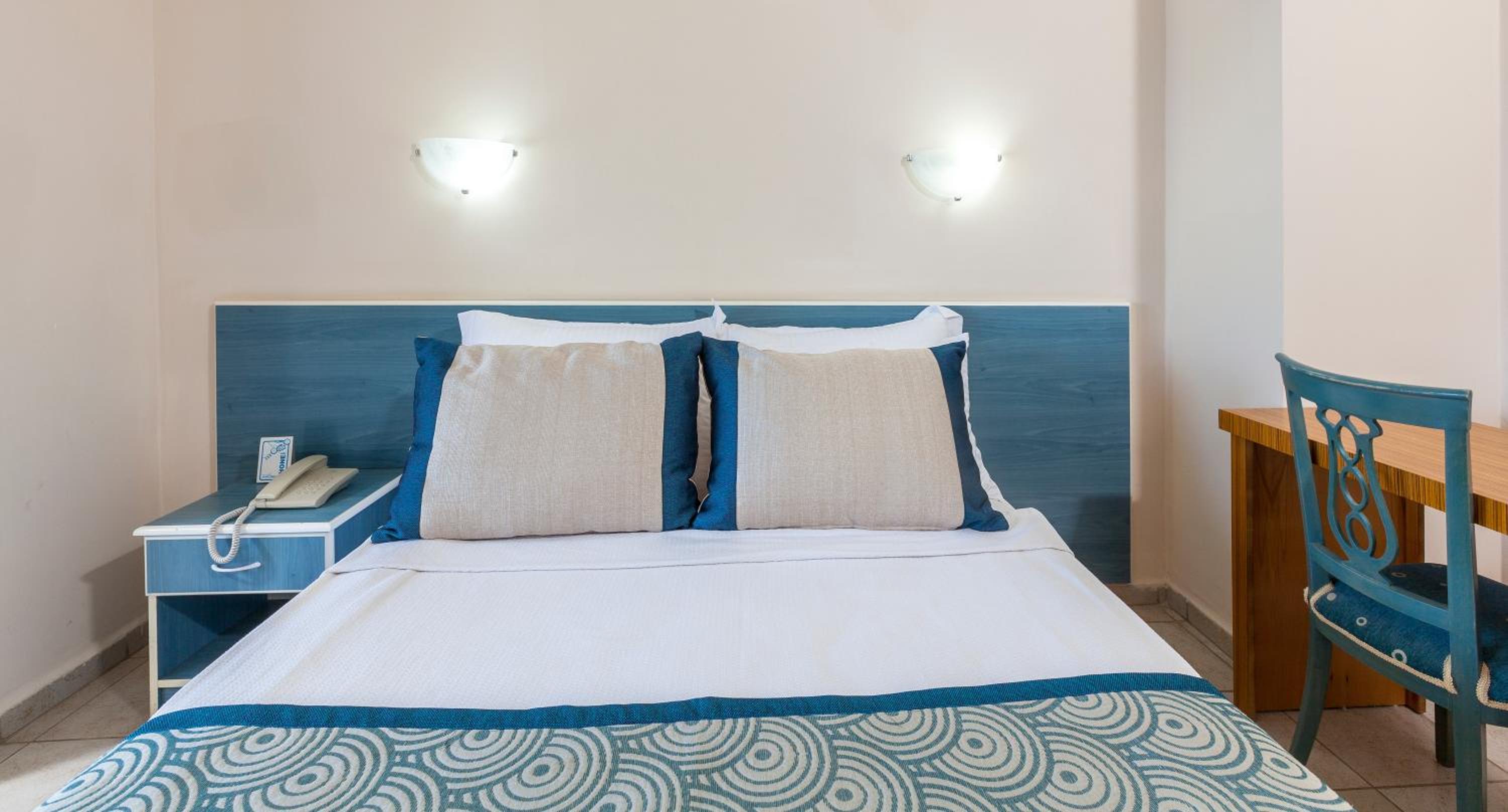 Standard Double Room - Photo 10
