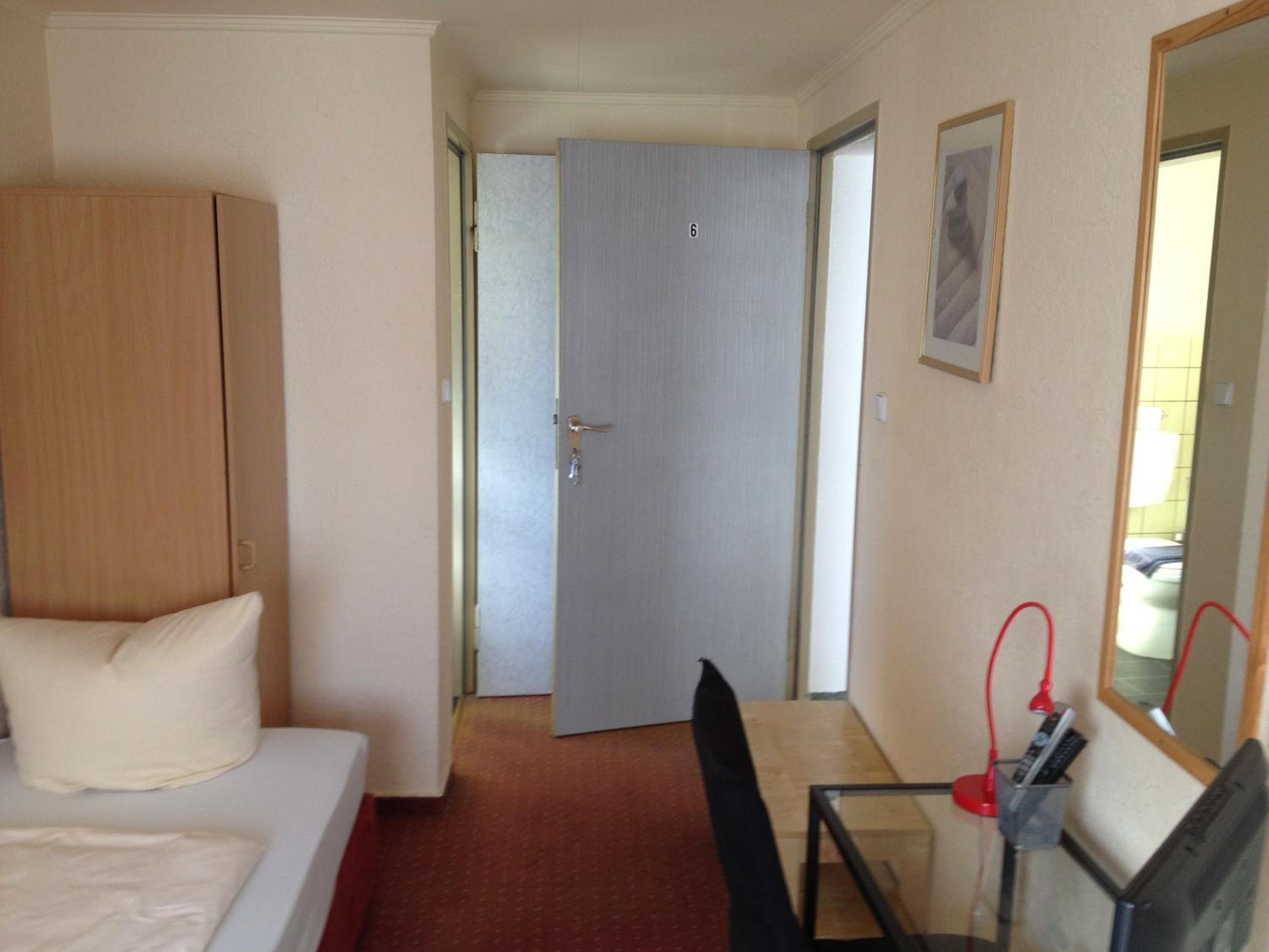 Budget Single Room photo 2