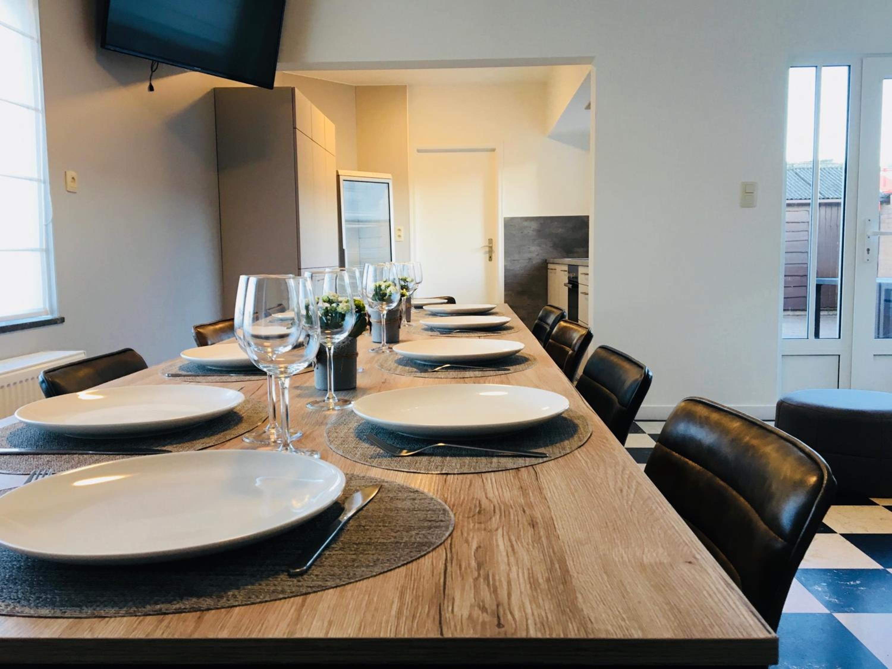 Five-Bedroom House photo 1