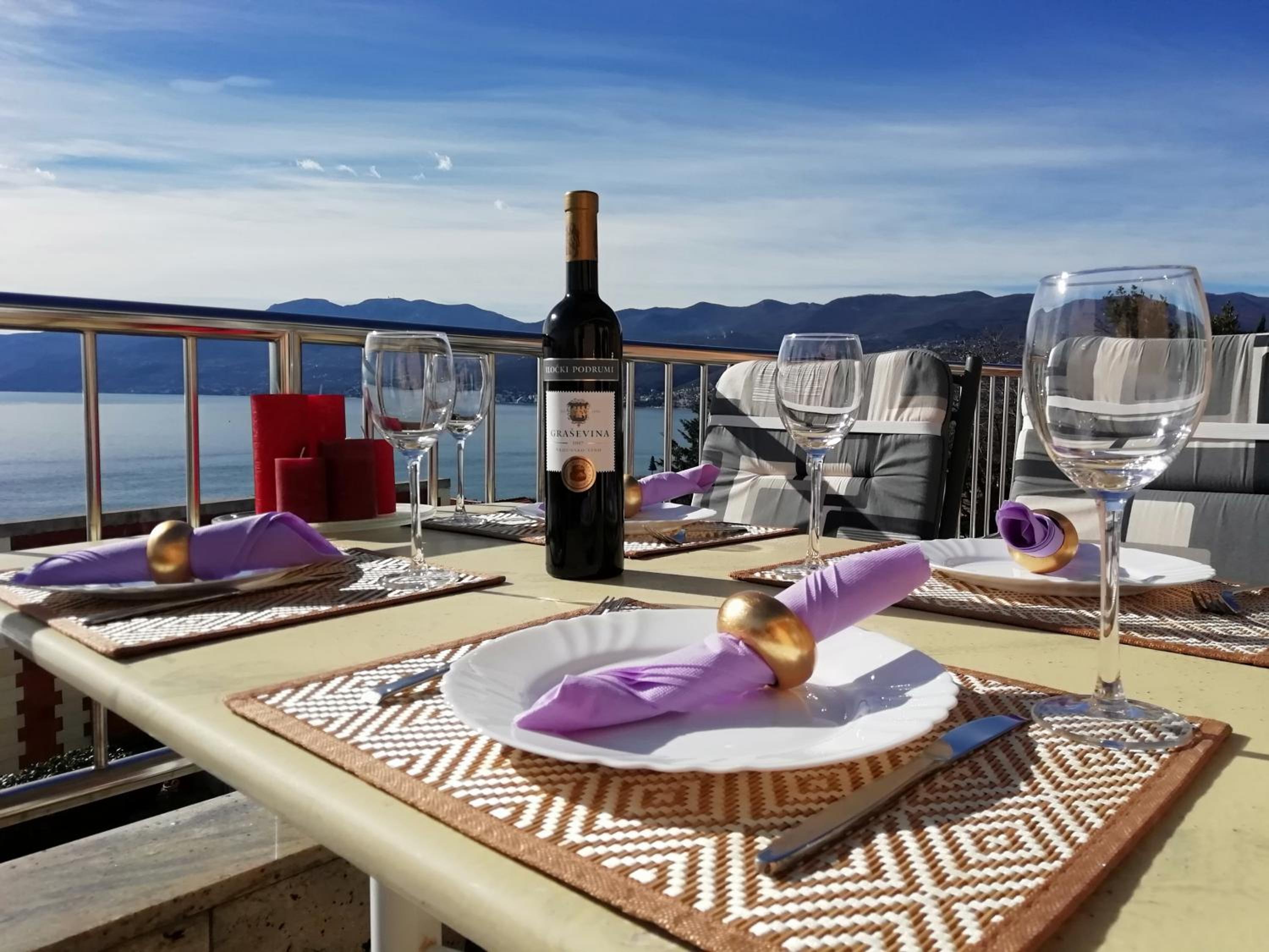 One-Bedroom Apartment with Sea View - Photo 6