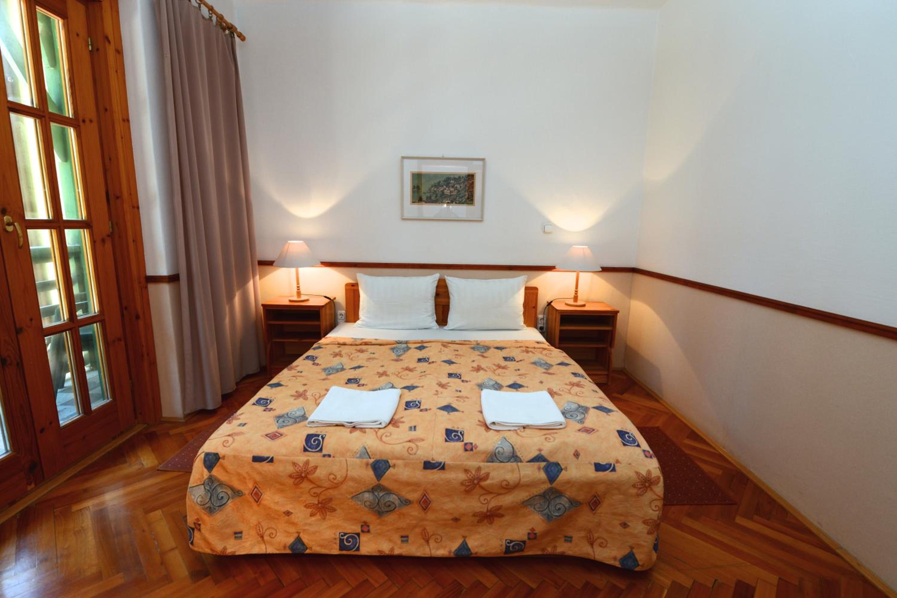 Queen Room with Balcony photo 3