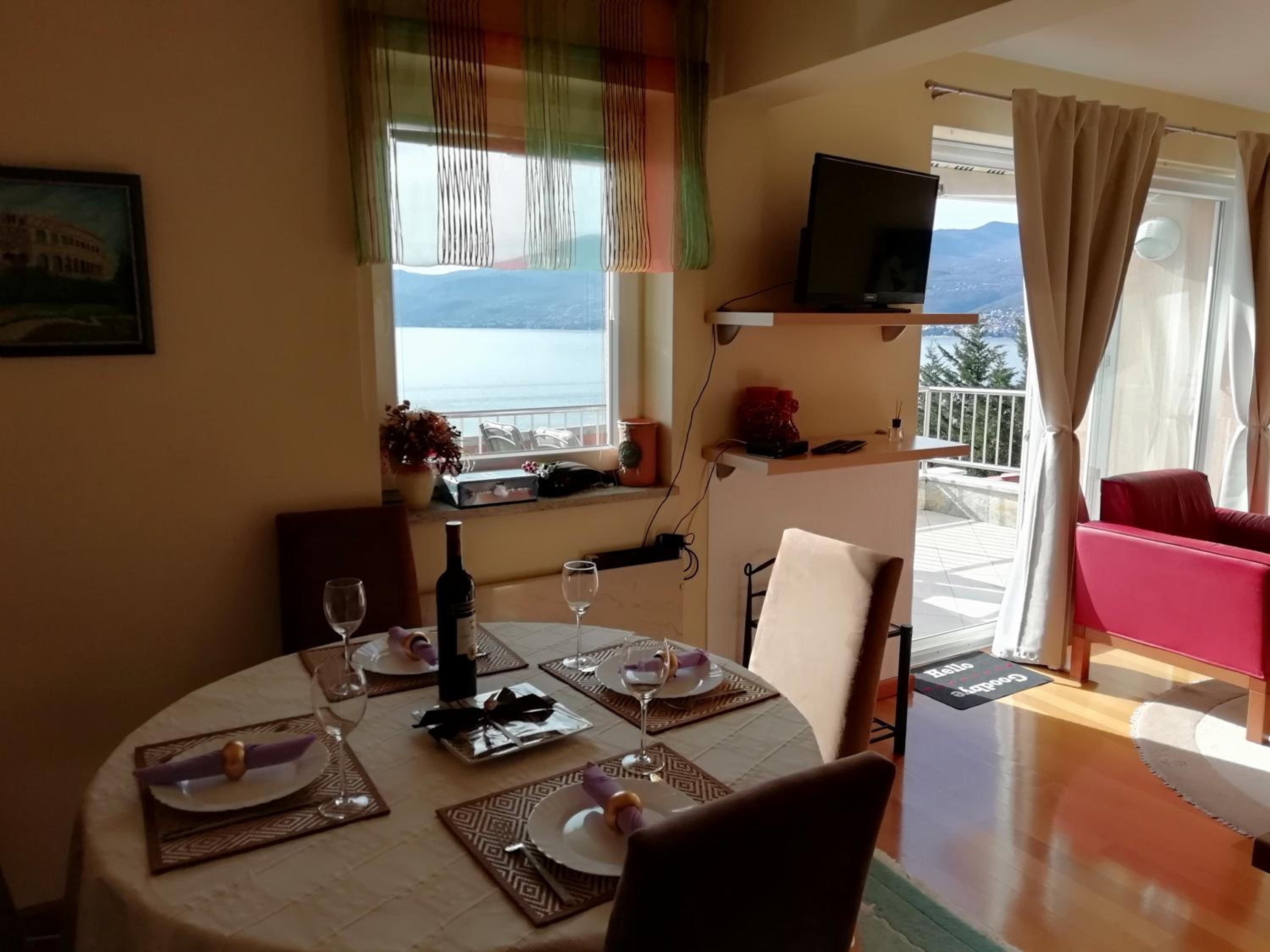 One-Bedroom Apartment with Sea View - Photo 41
