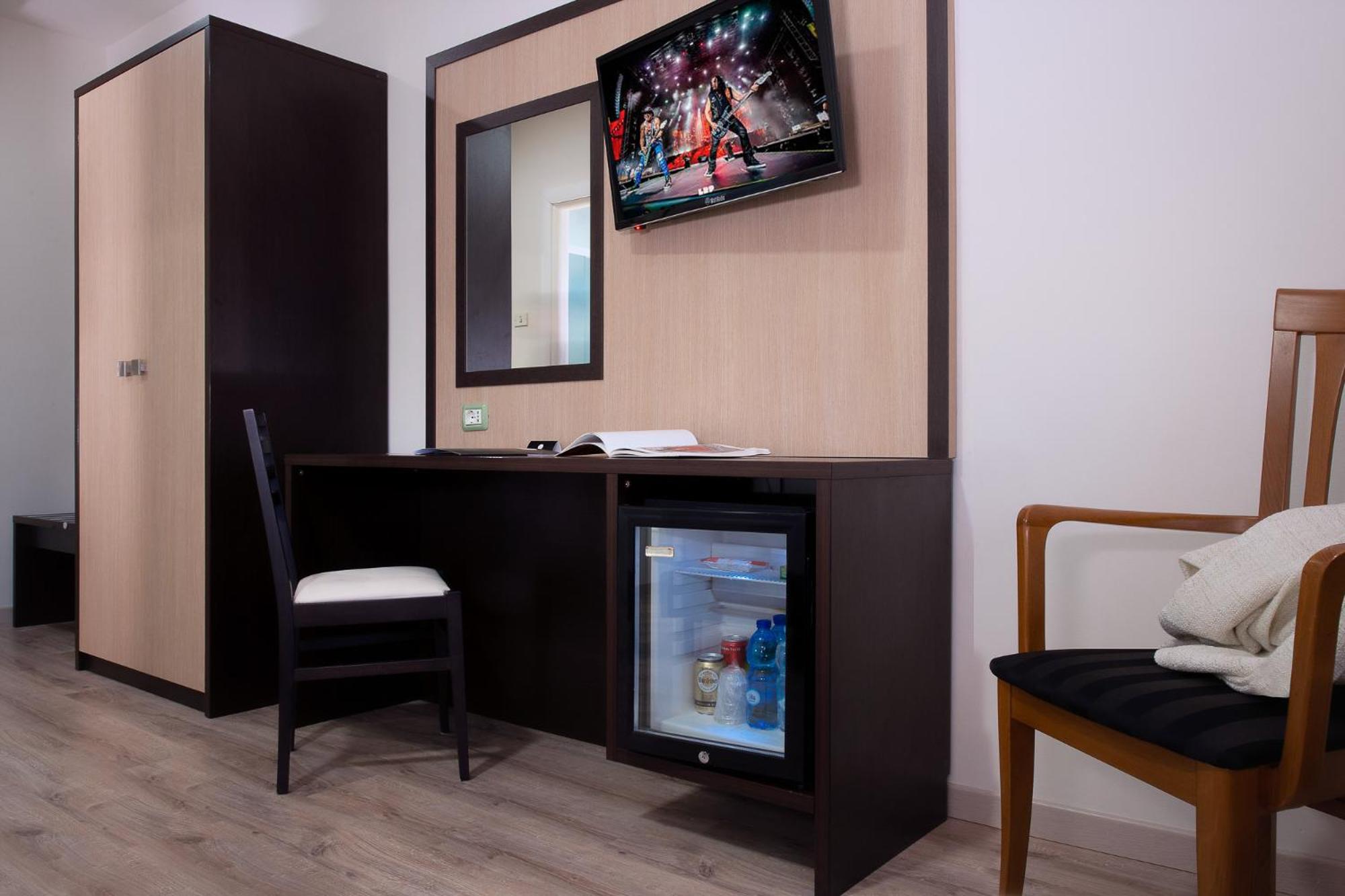 Double or Twin Room photo 3
