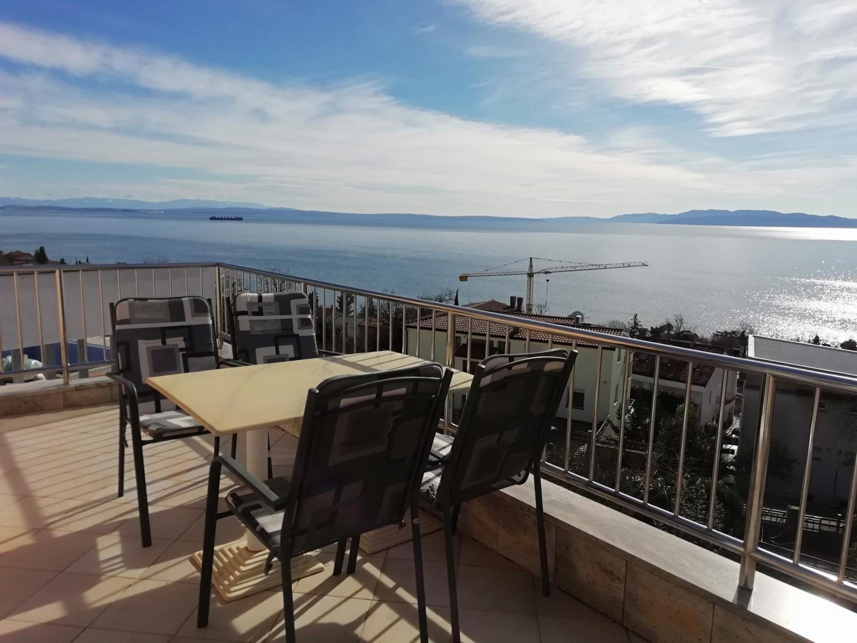 One-Bedroom Apartment with Sea View - Photo 29