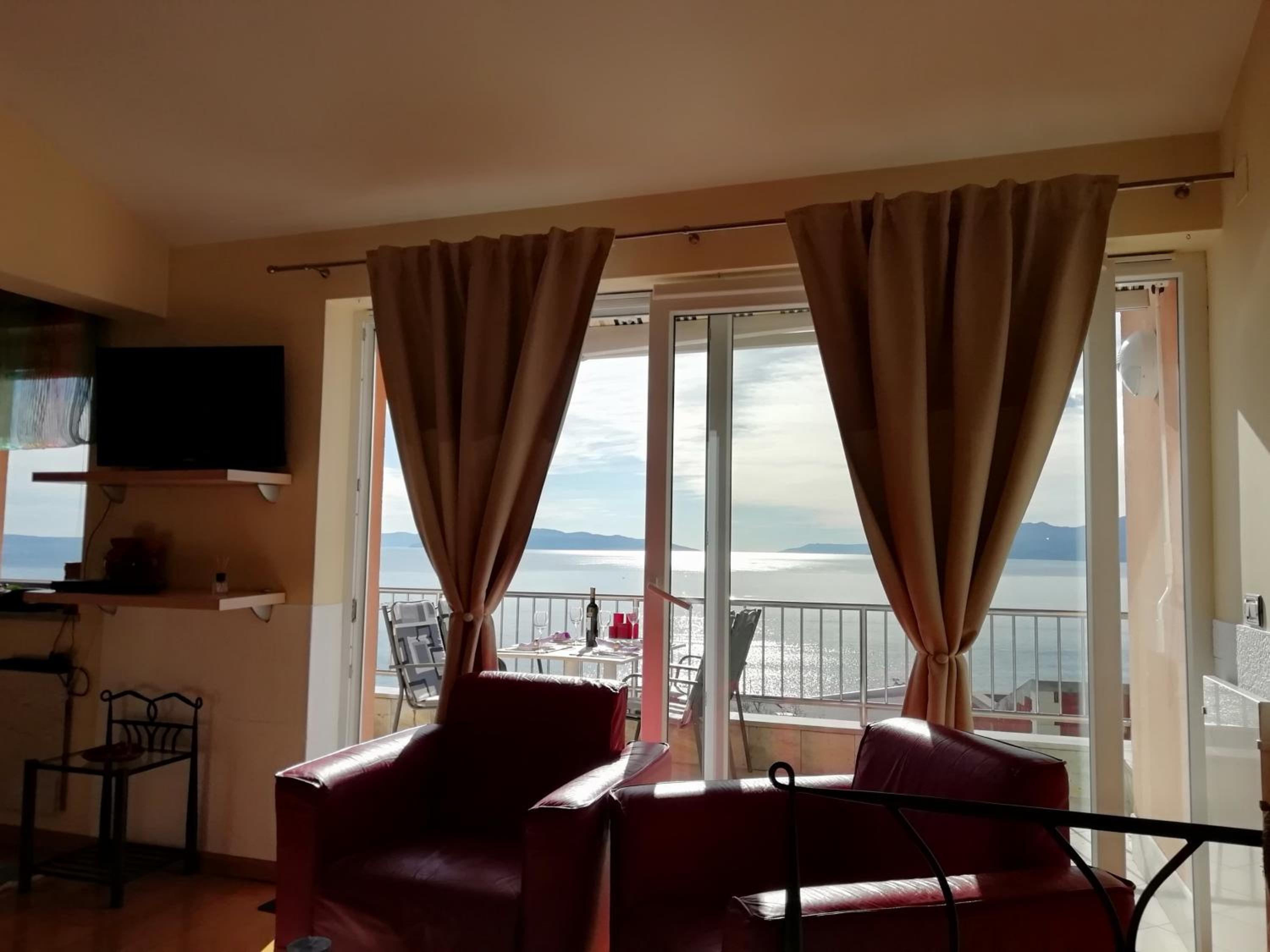 One-Bedroom Apartment with Sea View - Photo 27