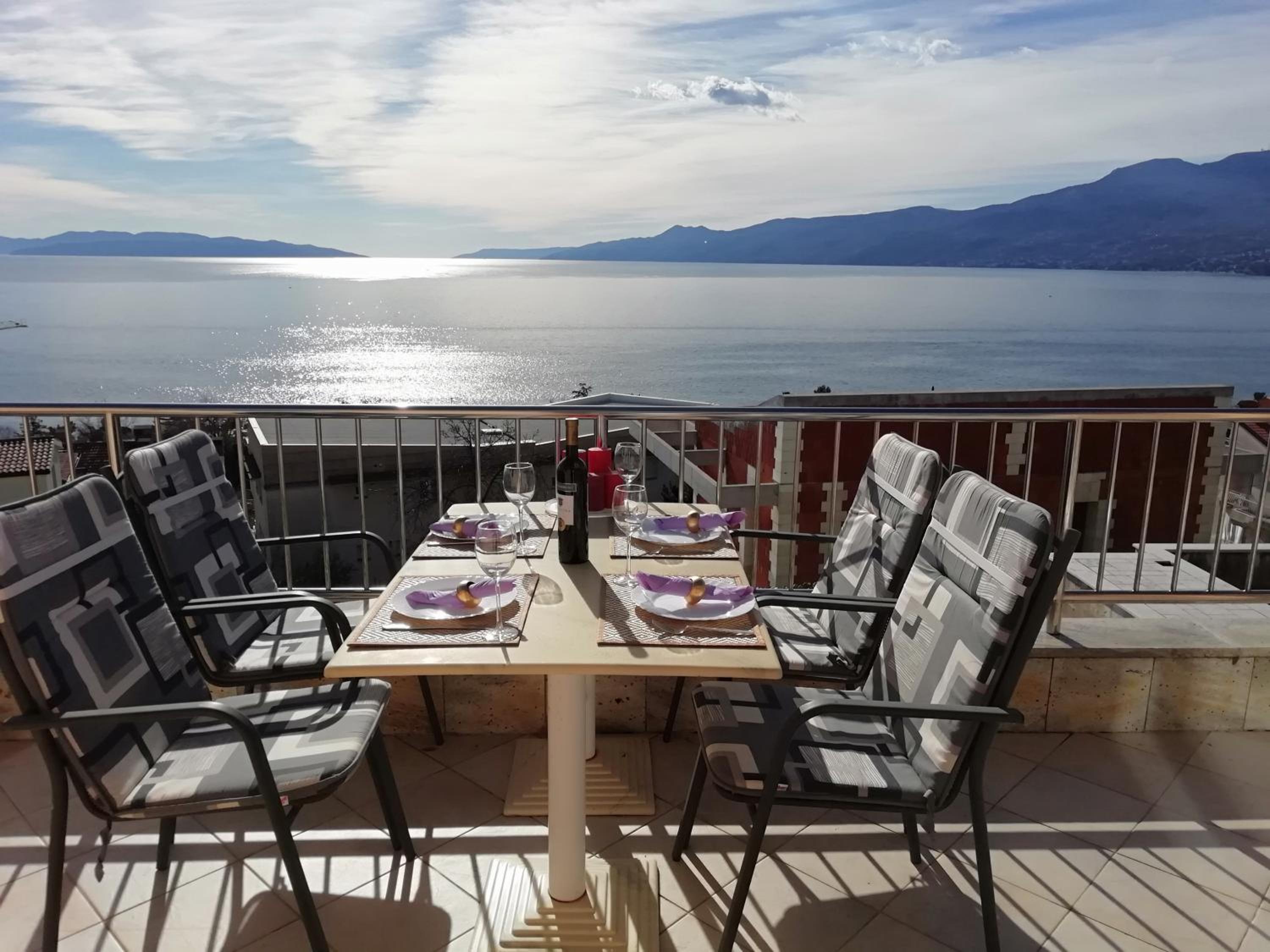 One-Bedroom Apartment with Sea View - Photo 23