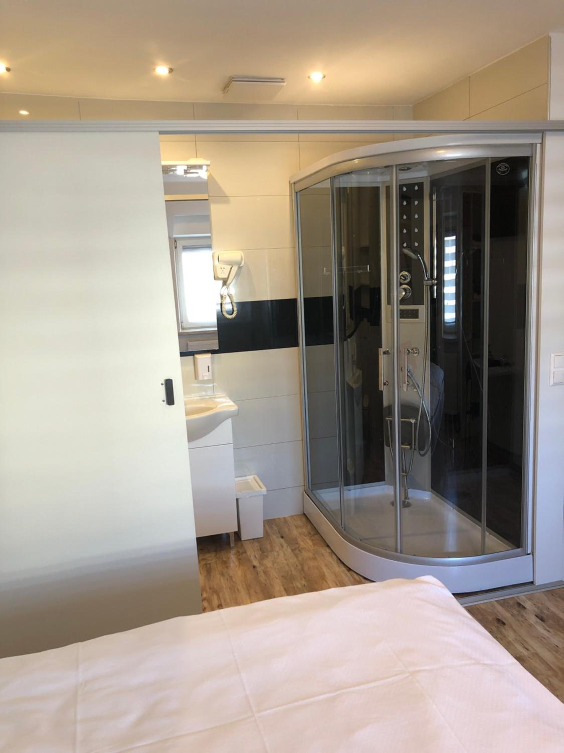 Double Room with Private Bathroom photo 2