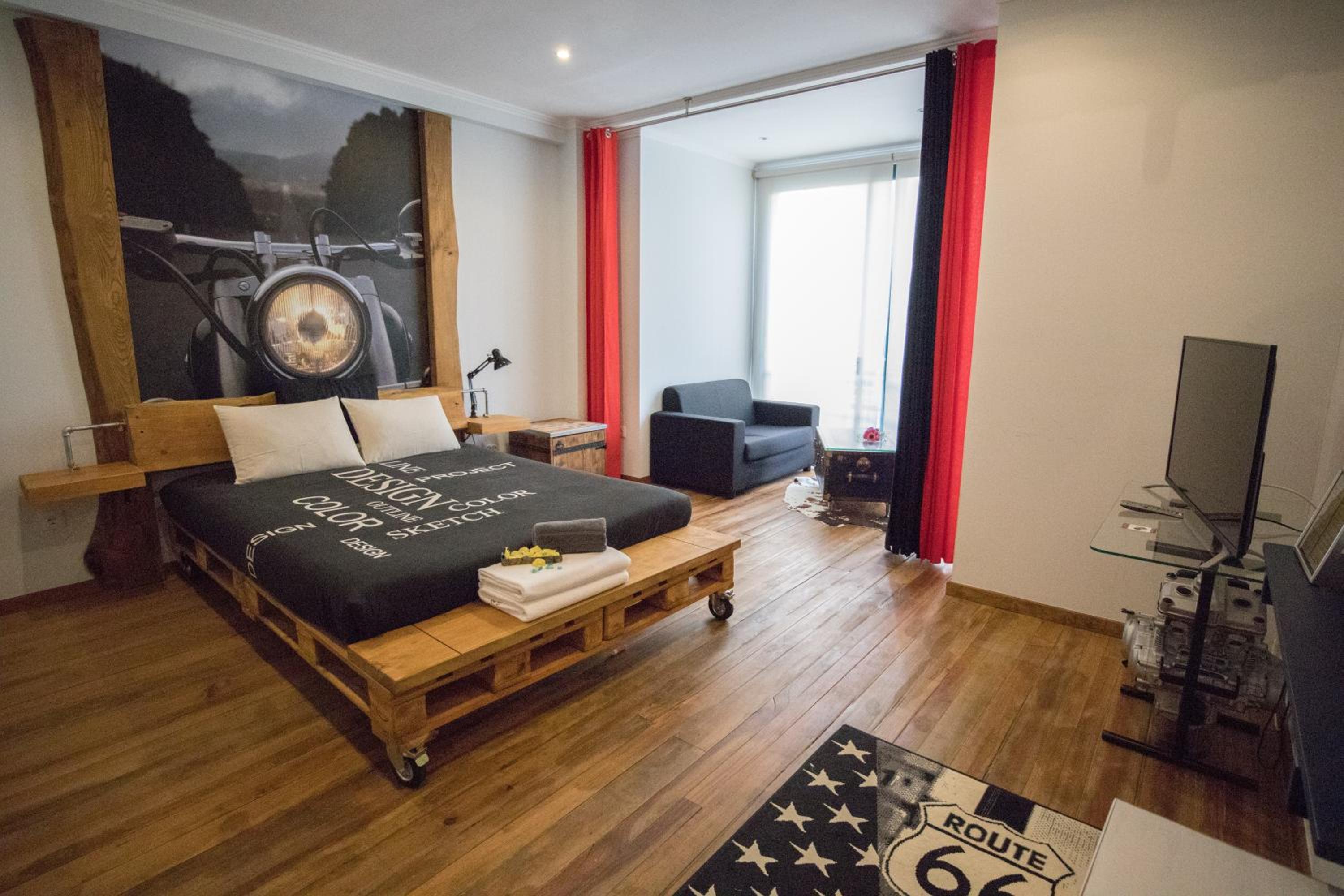 Deluxe Double Room (2 Adults + 1 Child) photo 1