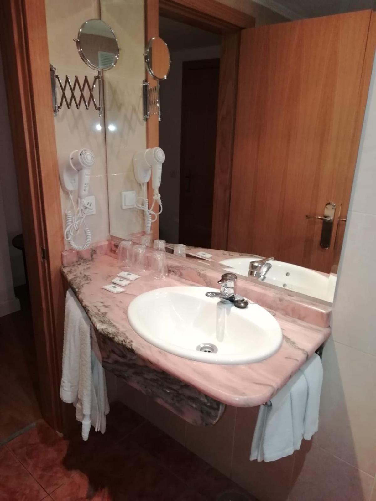 Double Room - Photo 4